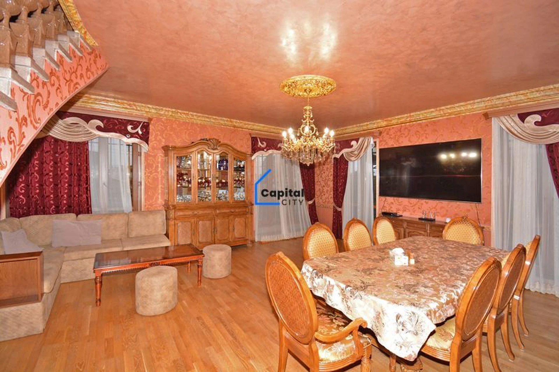 Տարածուն 7 սենյականոց առանձնատուն վաճառքի Kamarak st փողոցում, Քանաքեռ - Զեյթունում, Երևան