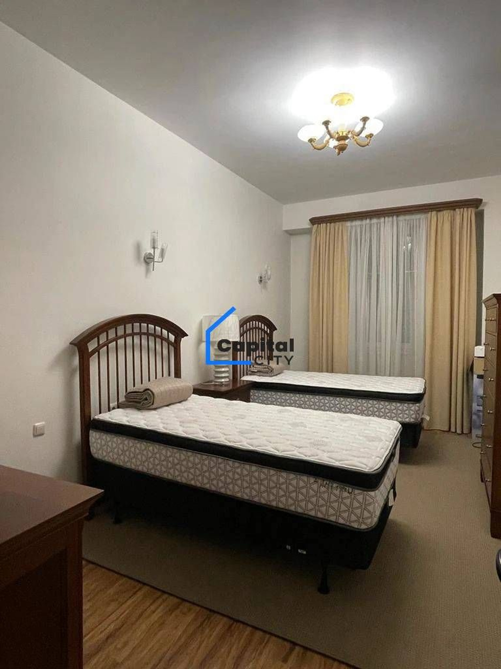 Տարածուն 4 սենյականոց բնակարան վաճառքի Ամիրյան փողոցում, Կենտրոնում, Երևան