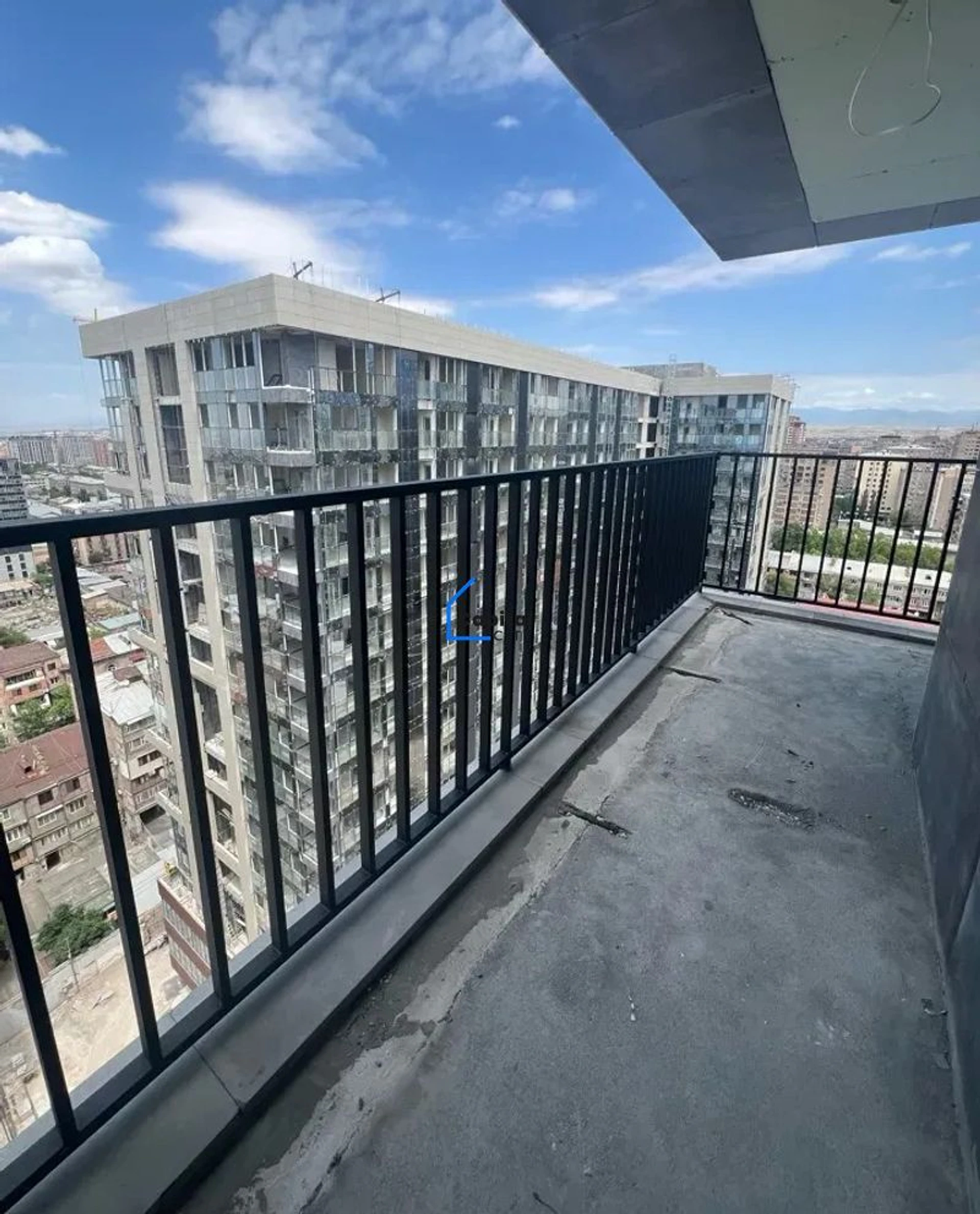 Նորակառույց 3 սենյականոց բնակարան վաճառքի Կոմիտասի պողոտա փողոցում, Արաբկիրում, Երևան