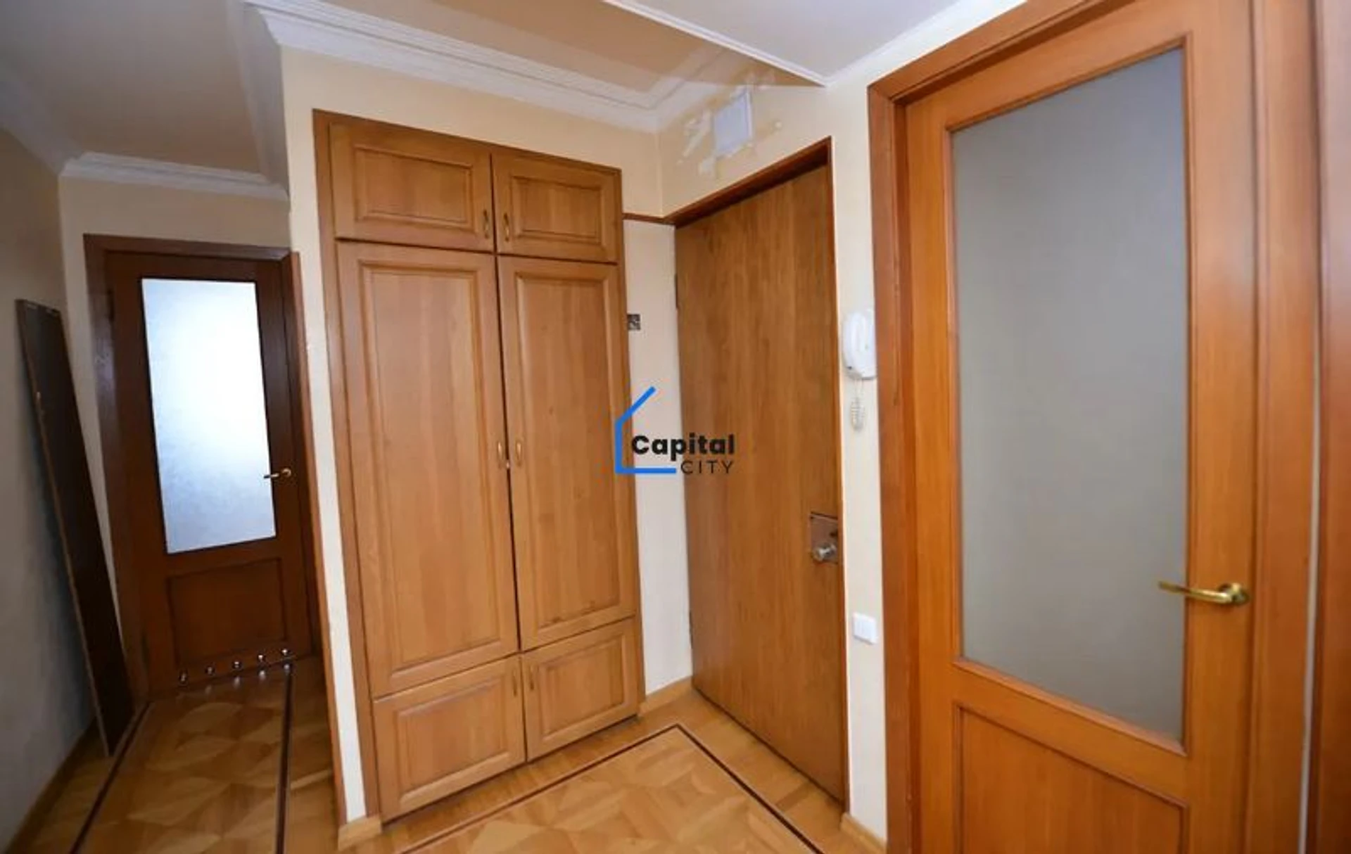 Տարածուն 3 սենյականոց բնակարան վաճառքի Hambardzumyan St փողոցում, Արաբկիրում, Երևան