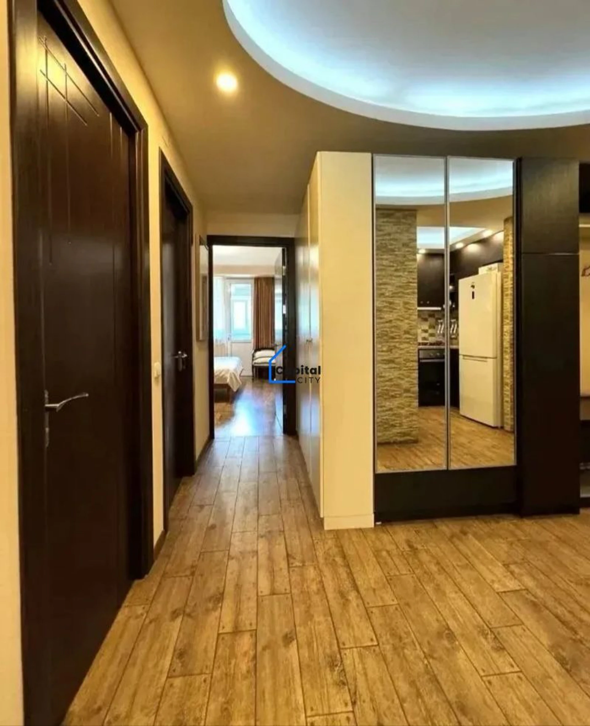 3 սենյականոց բնակարան վաճառքի Ամիրյան փողոցում, Կենտրոնում, Երևան, 72 մ², քարե, վերանորոգված