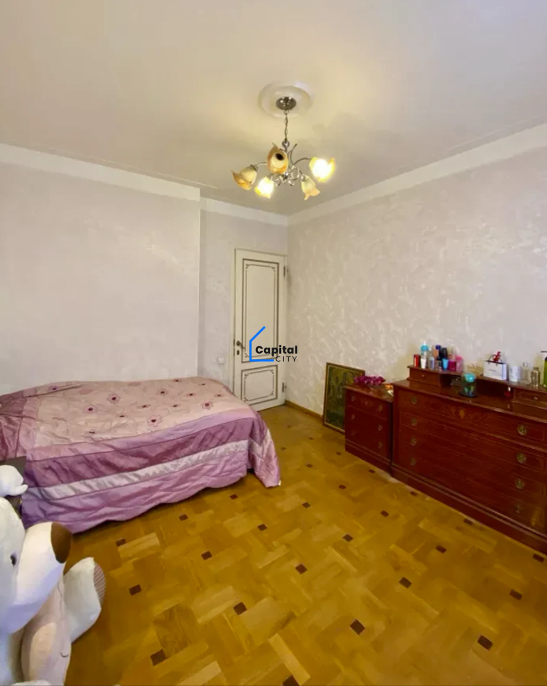 Տարածուն 4 սենյականոց բնակարան վաճառքի Vagharsh Vagharshyan St փողոցում, Արաբկիրում, Երևան
