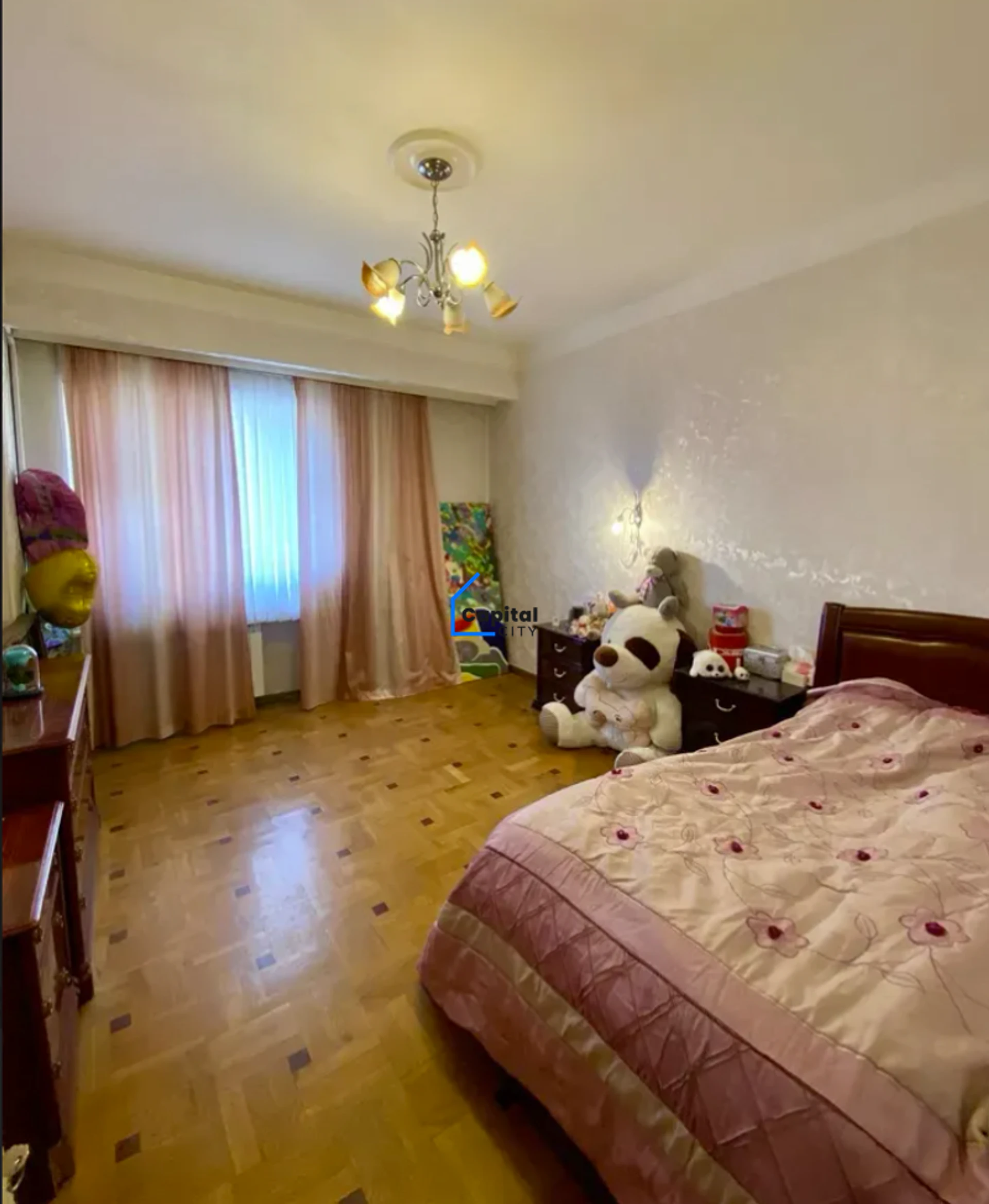 Տարածուն 4 սենյականոց բնակարան վաճառքի Vagharsh Vagharshyan St փողոցում, Արաբկիրում, Երևան