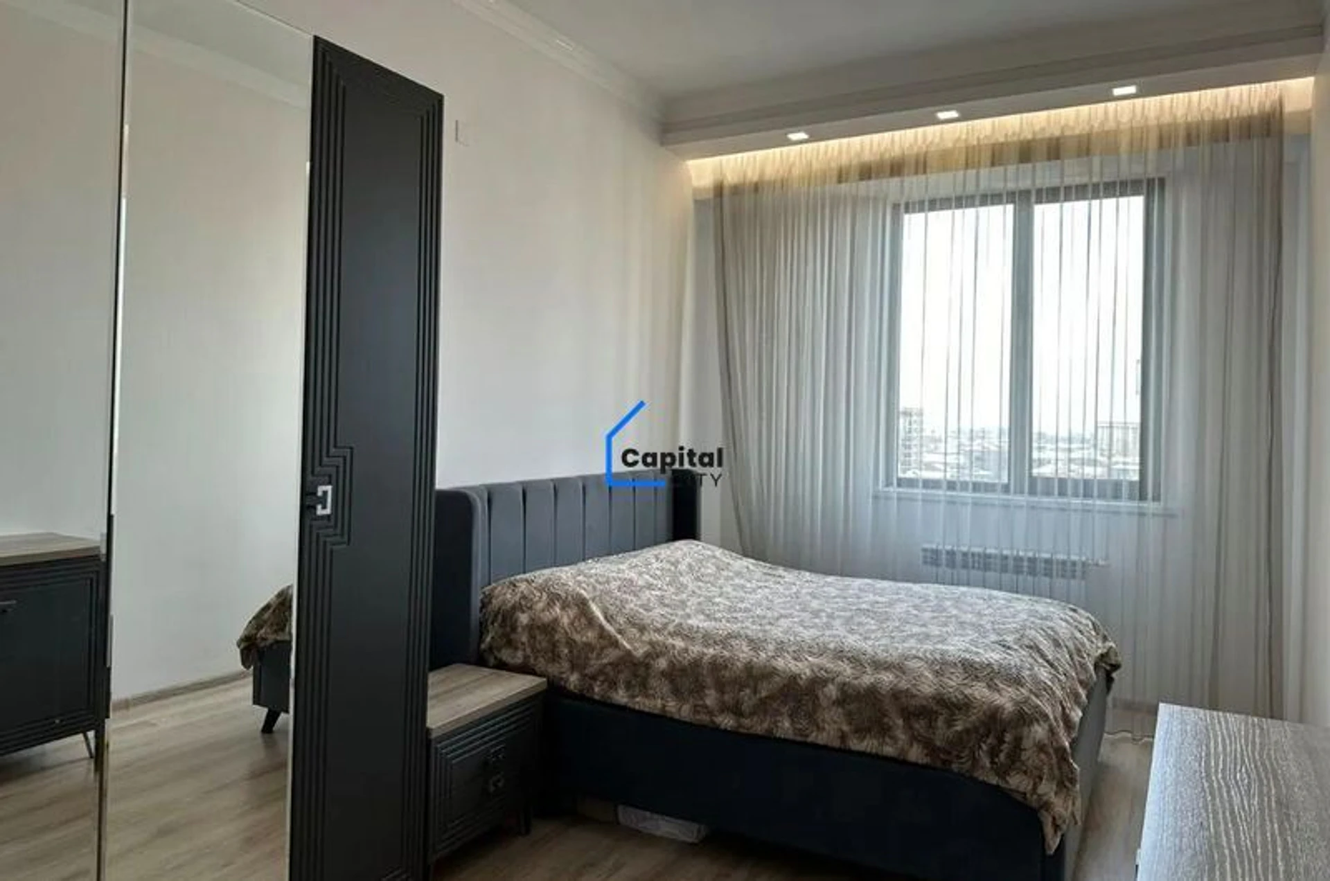 Նորակառույց 3 սենյականոց բնակարան վարձակալության Ռոստոմի փողոցում, Կենտրոնում, Երևան