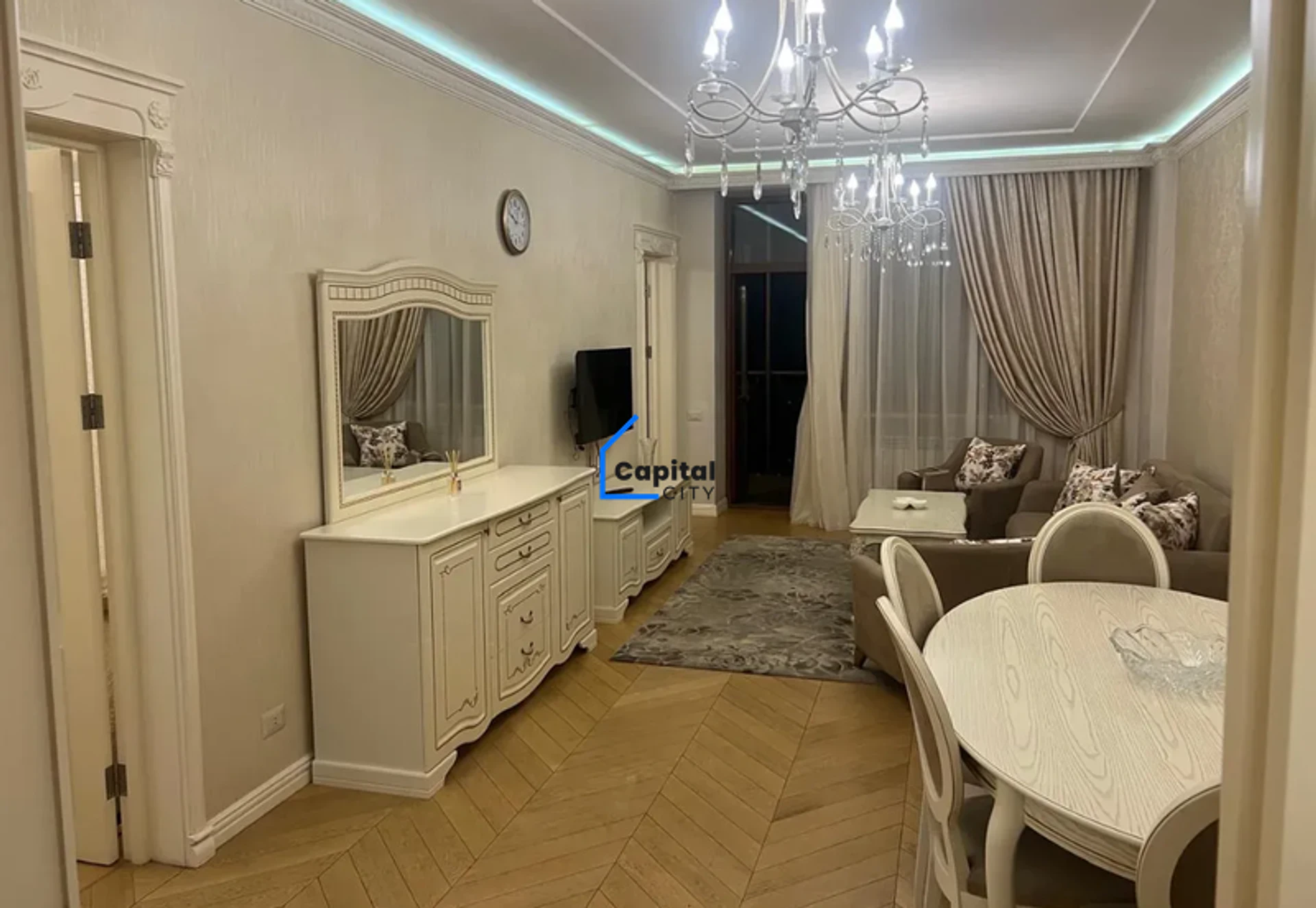 Նորակառույց 3 սենյականոց բնակարան վարձակալության Արամի փողոցում, Կենտրոնում, Երևան