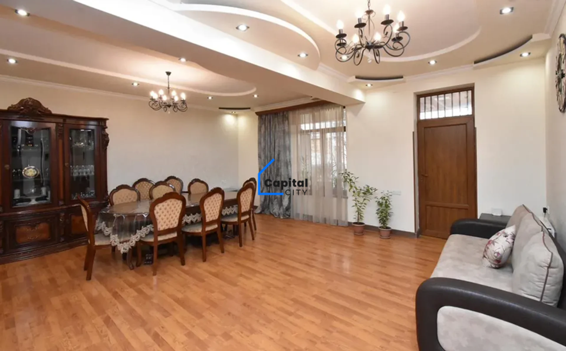 Նորակառույց 6 սենյականոց առանձնատուն վաճառքի Անդրանիկ Իոսիֆյան փողոցում, Դավիթաշենում, Երևան