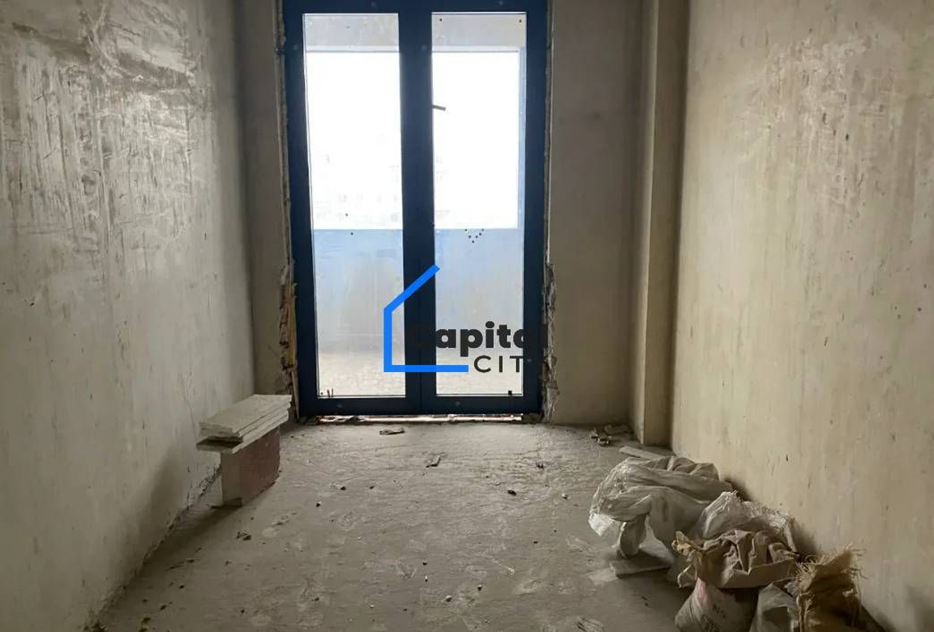 Վաճառվում է 4 սենյականոց բնակարան Կոմիտասի պող.