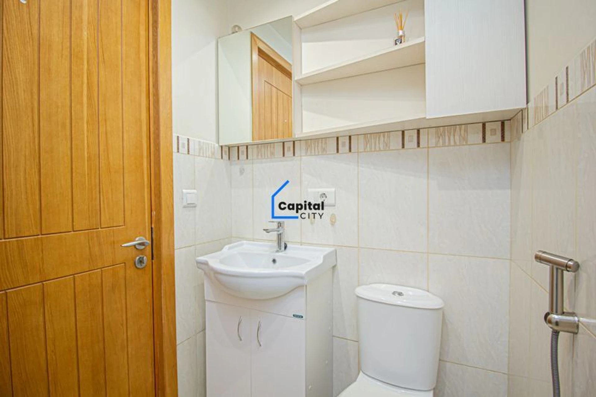 Նորակառույց 2 սենյականոց բնակարան վաճառքի Վերին Անտառային փողոցում, Կենտրոնում, Երևան