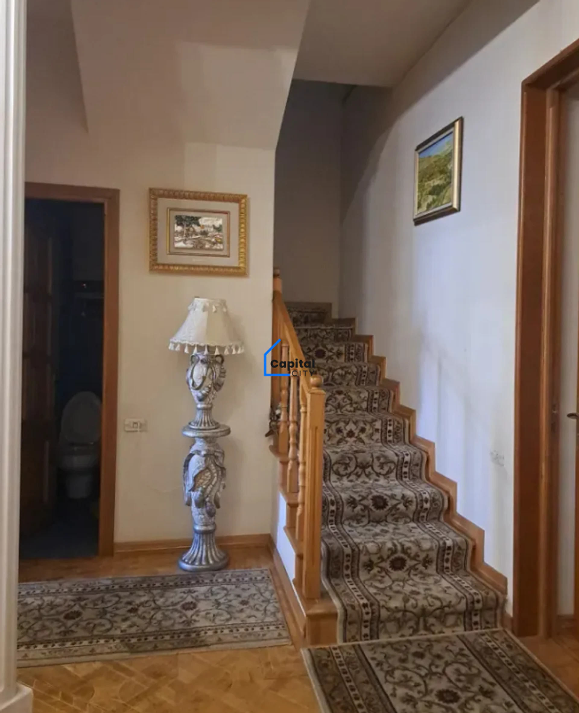 Տարածուն 6 սենյականոց բնակարան վաճառքի Վարդանանց փողոցում, Կենտրոնում, Երևան