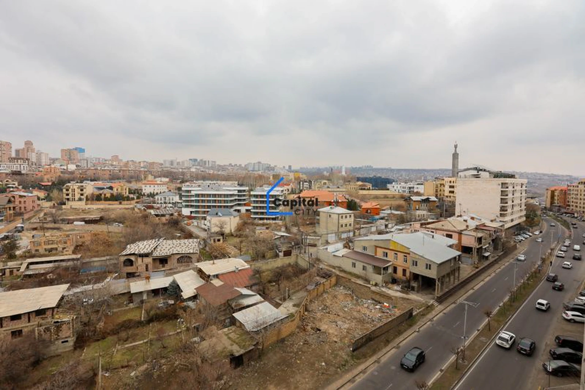 Նորակառույց 3 սենյականոց բնակարան վարձակալության Verin Antarain փողոցում, Կենտրոնում, Երևան