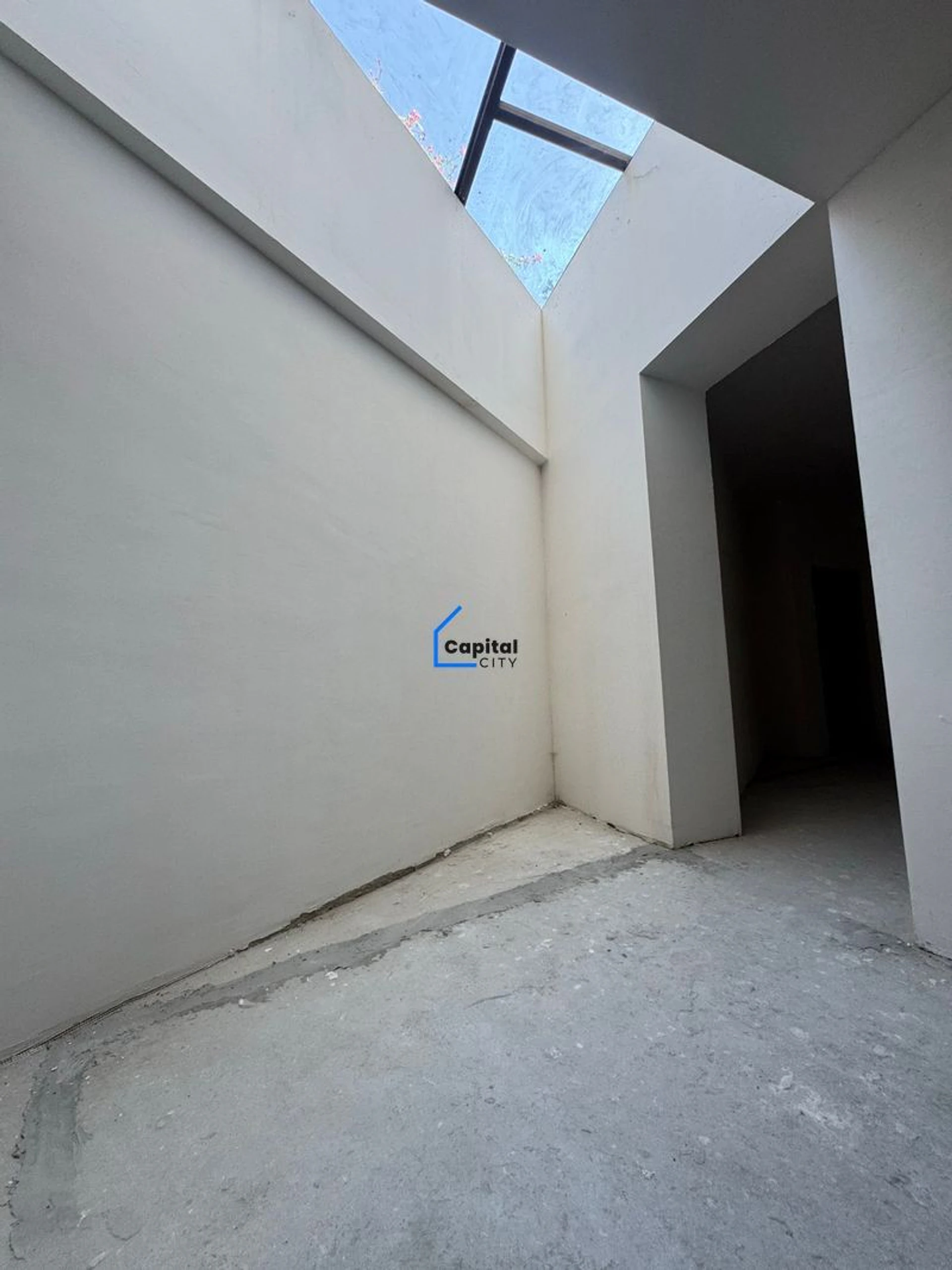 Կոմերցիոն վաճառքի Verin Antarain փողոցում