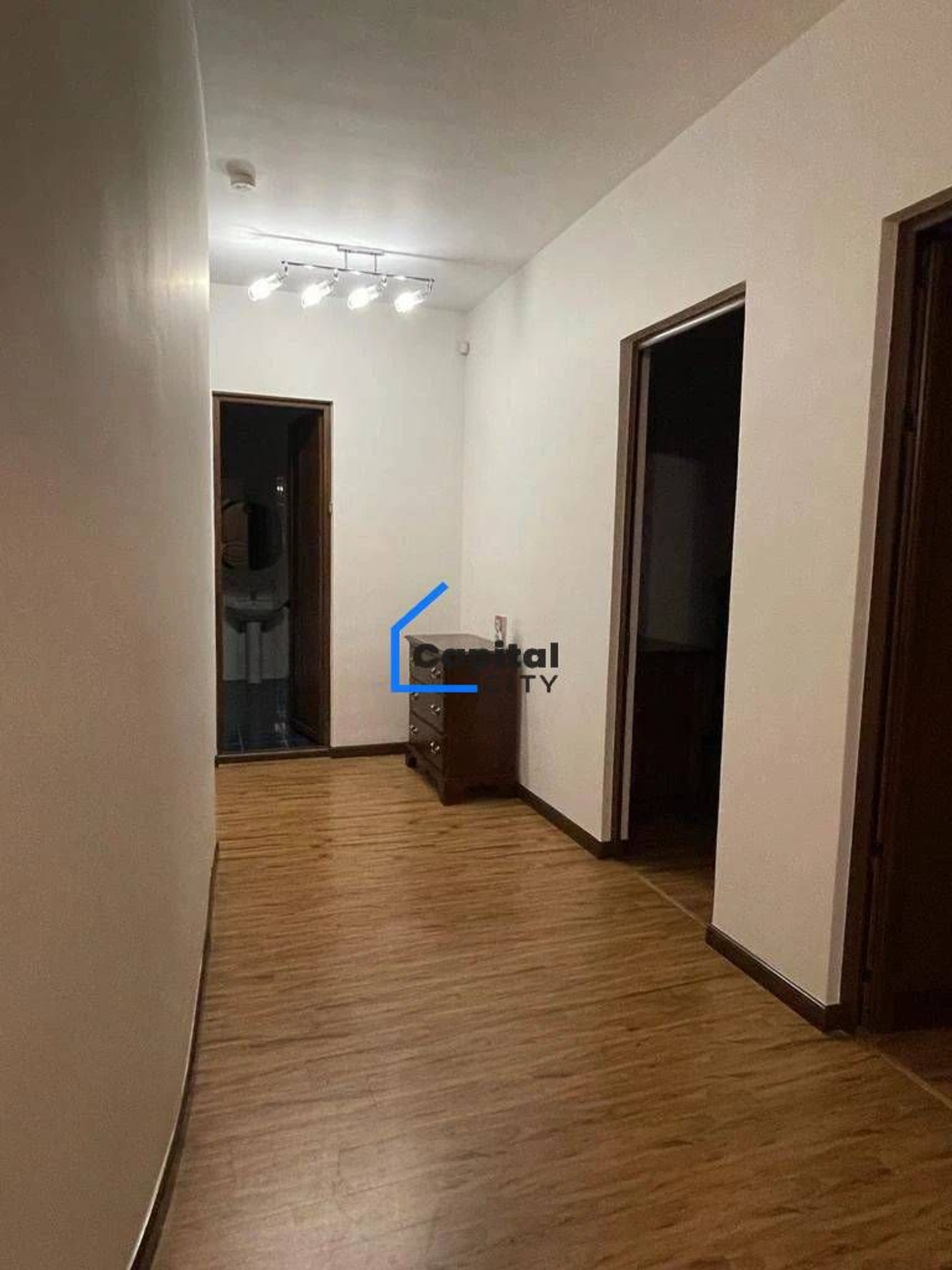 Նորակառույց 4 սենյականոց բնակարան վաճառքի Ամիրյան փողոցում, Կենտրոնում, Երևան