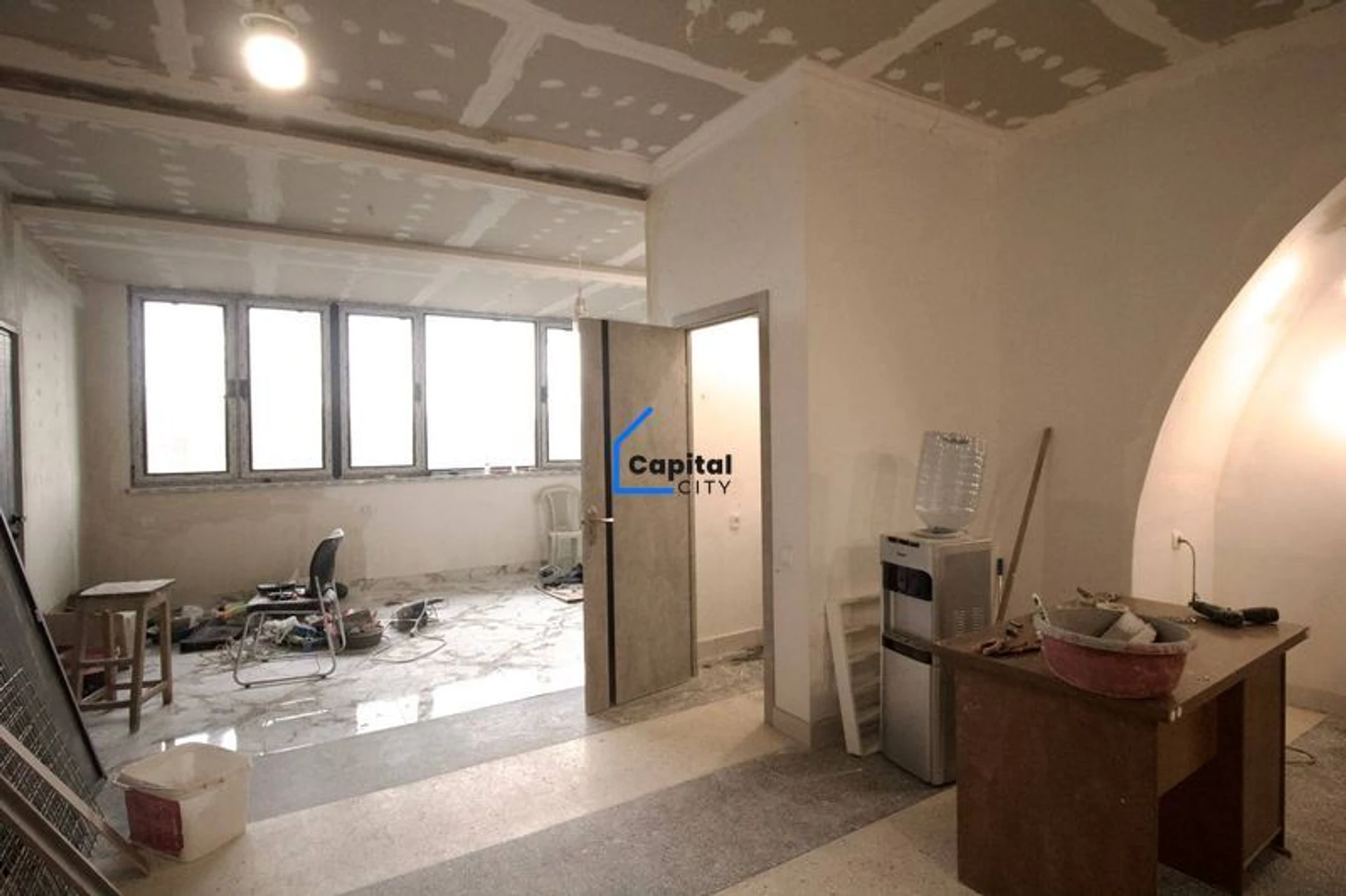 Կոմերցիոն վաճառքի Լվովյան փողոցում
