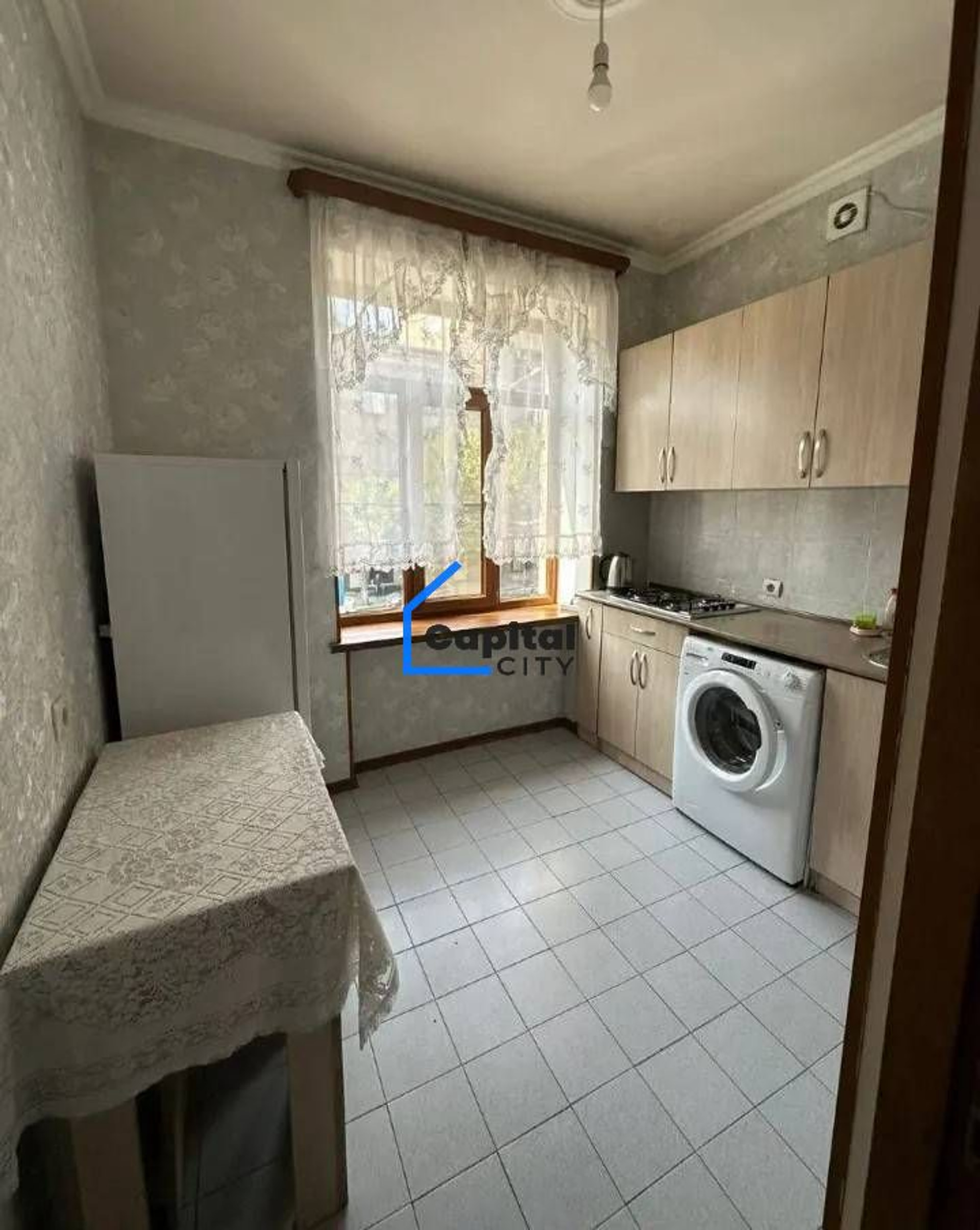 1 սենյականոց բնակարան Կասյան փողոցում, 41 ք.մ., բարձր առաստաղներ, 2/5 հարկ, եվրովերանորոգված