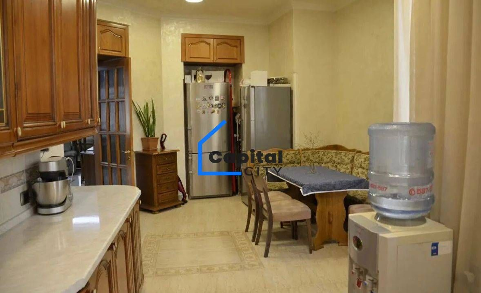 Տարածուն 5 սենյականոց բնակարան վաճառքի Աբովյանի փողոցում, Կենտրոնում, Երևան