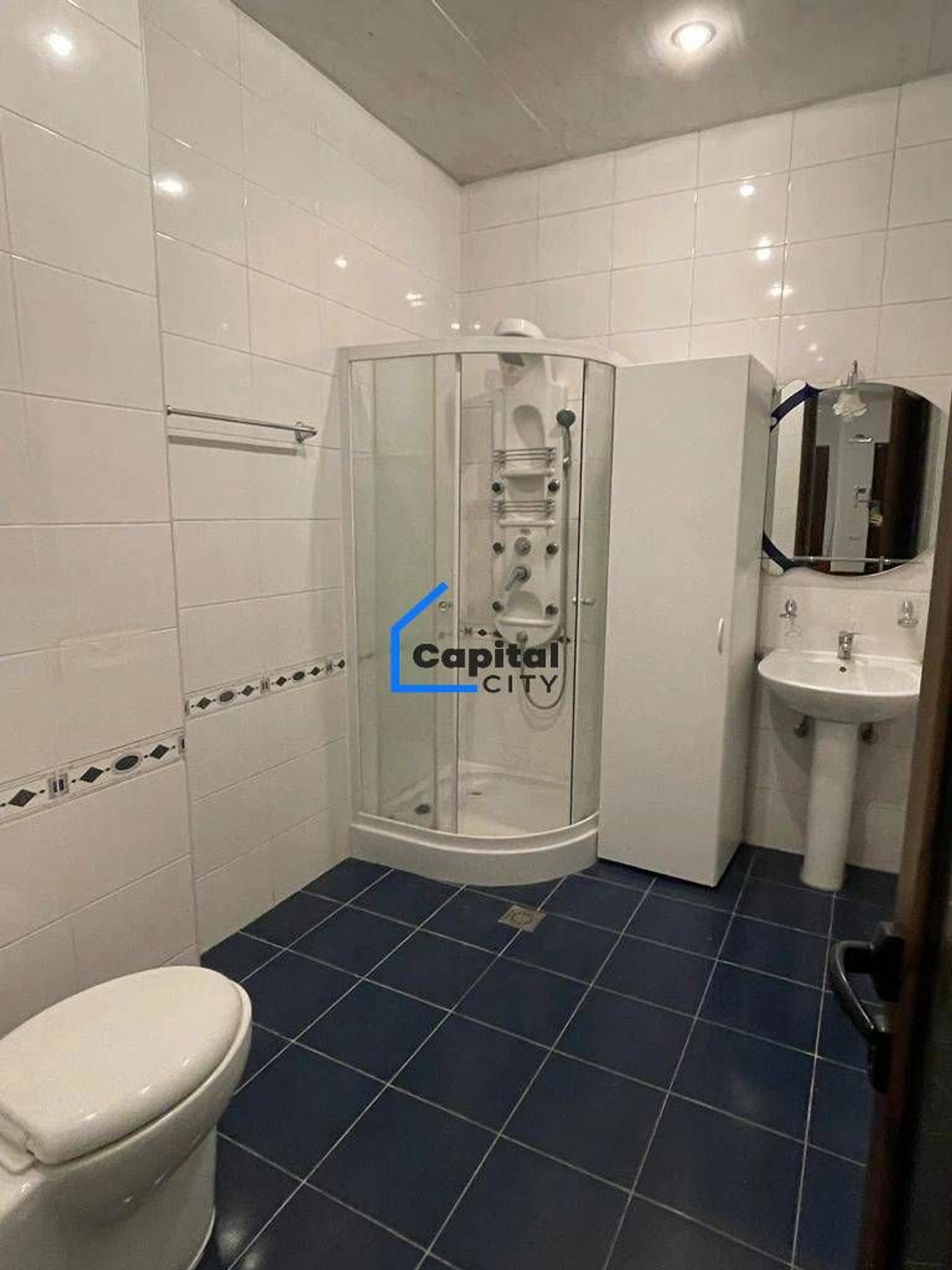 Նորակառույց 4 սենյականոց բնակարան վաճառքի Ամիրյան փողոցում, Կենտրոնում, Երևան