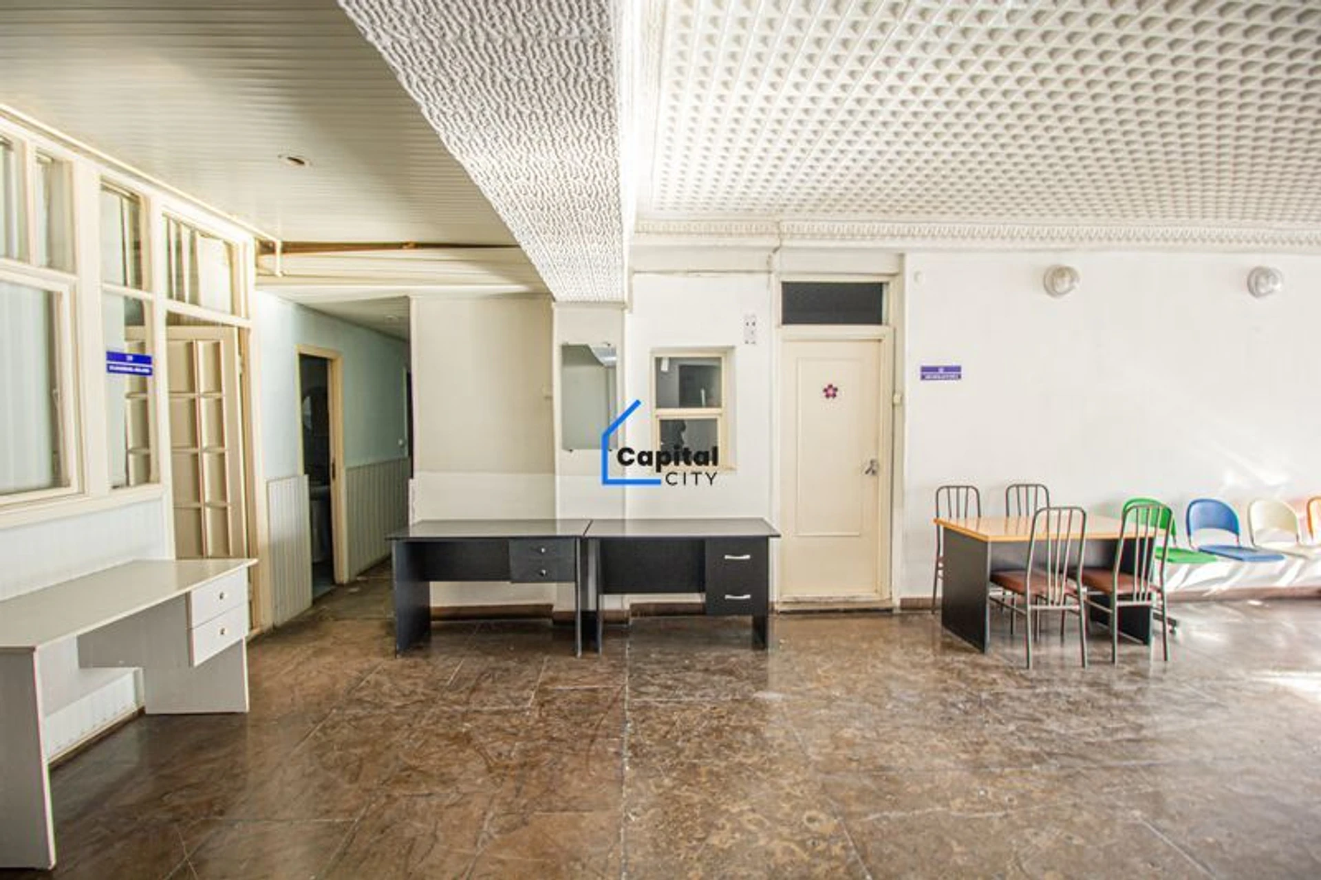 Կոմերցիոն վաճառքի Պարոնյան փողոց