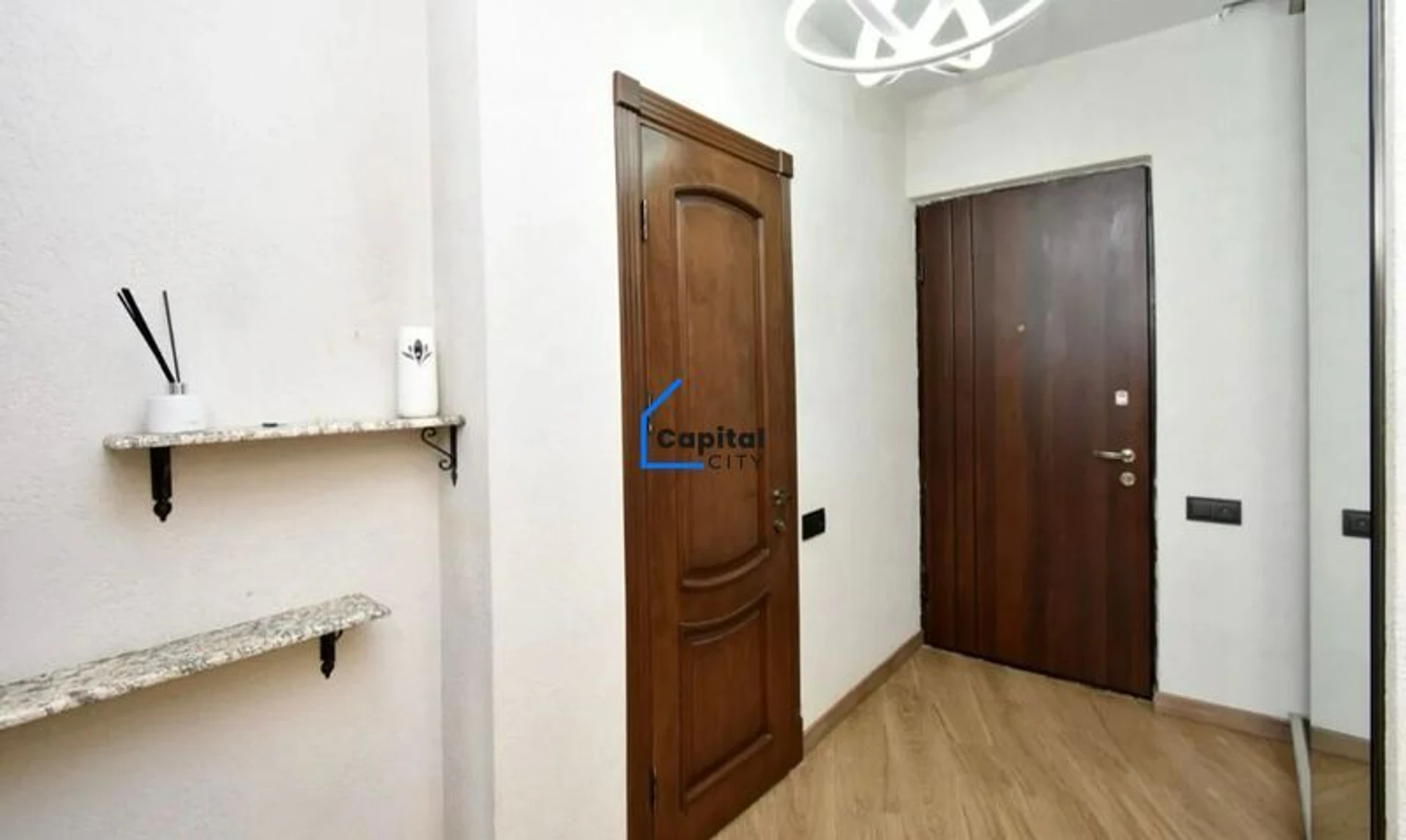 Նորակառույց 2 սենյականոց բնակարան վաճառքի Անտառային փողոցում, Կենտրոնում, Երևան