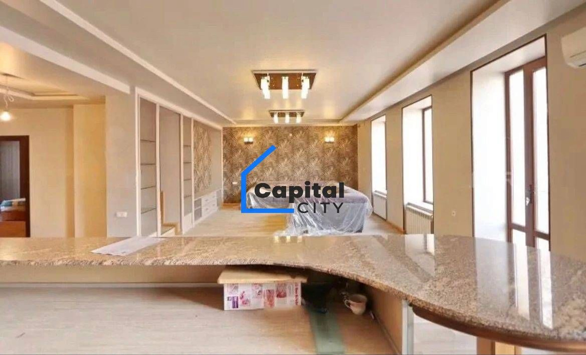 Տարածուն 5 սենյականոց բնակարան վաճառքի Մեսրոպ Մաշտոց պողոտա փողոցում, Կենտրոնում, Երևան