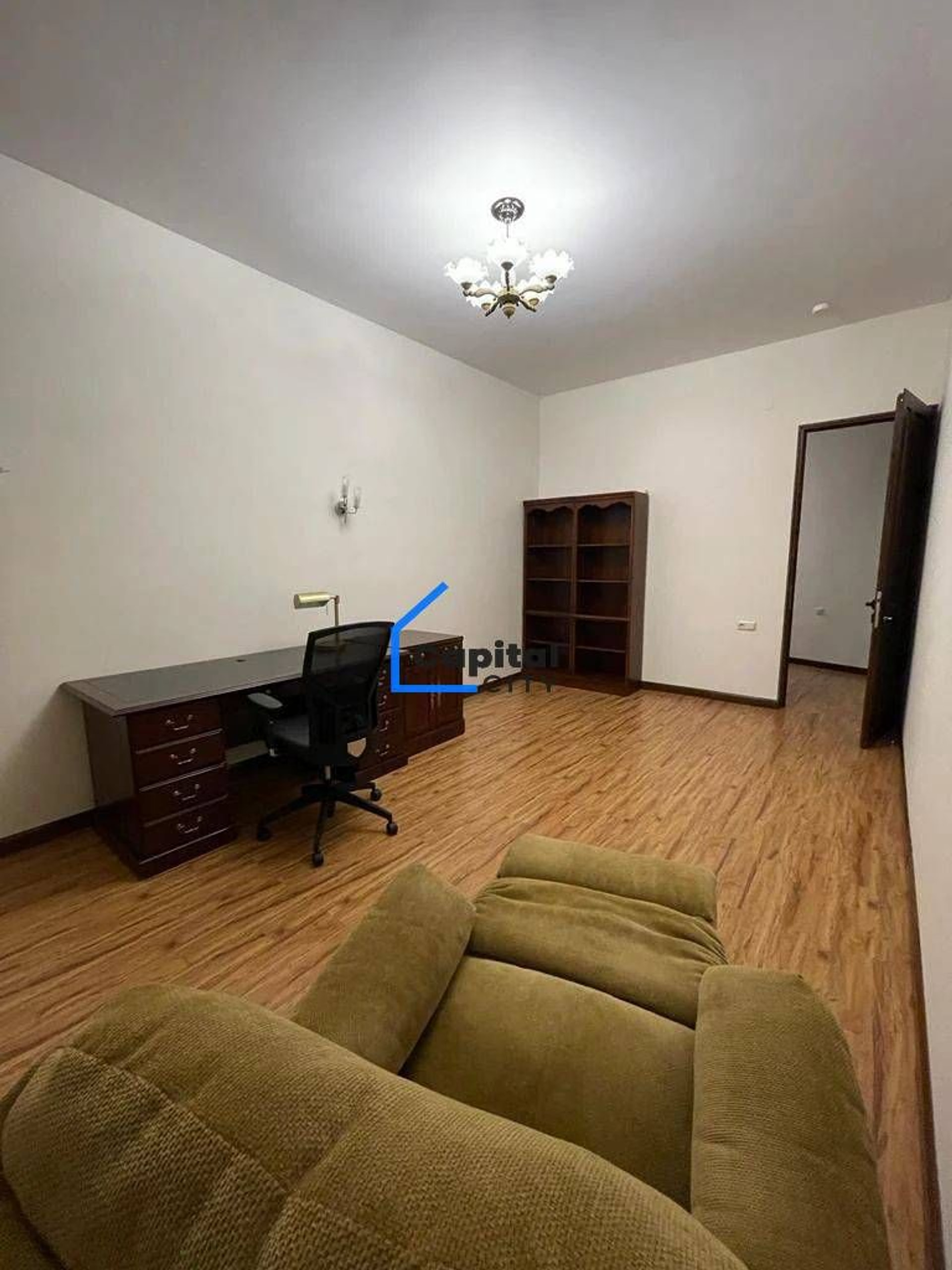 Նորակառույց 4 սենյականոց բնակարան վաճառքի Ամիրյան փողոցում, Կենտրոնում, Երևան