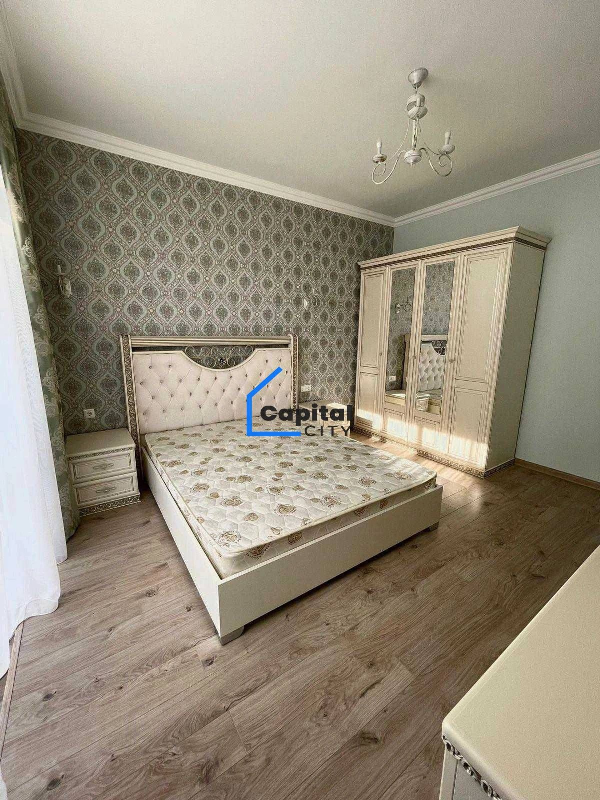 Տարածուն 5 սենյականոց առանձնատուն վաճառքի Աբովյանի փողոցում, Ավանում, Երևան