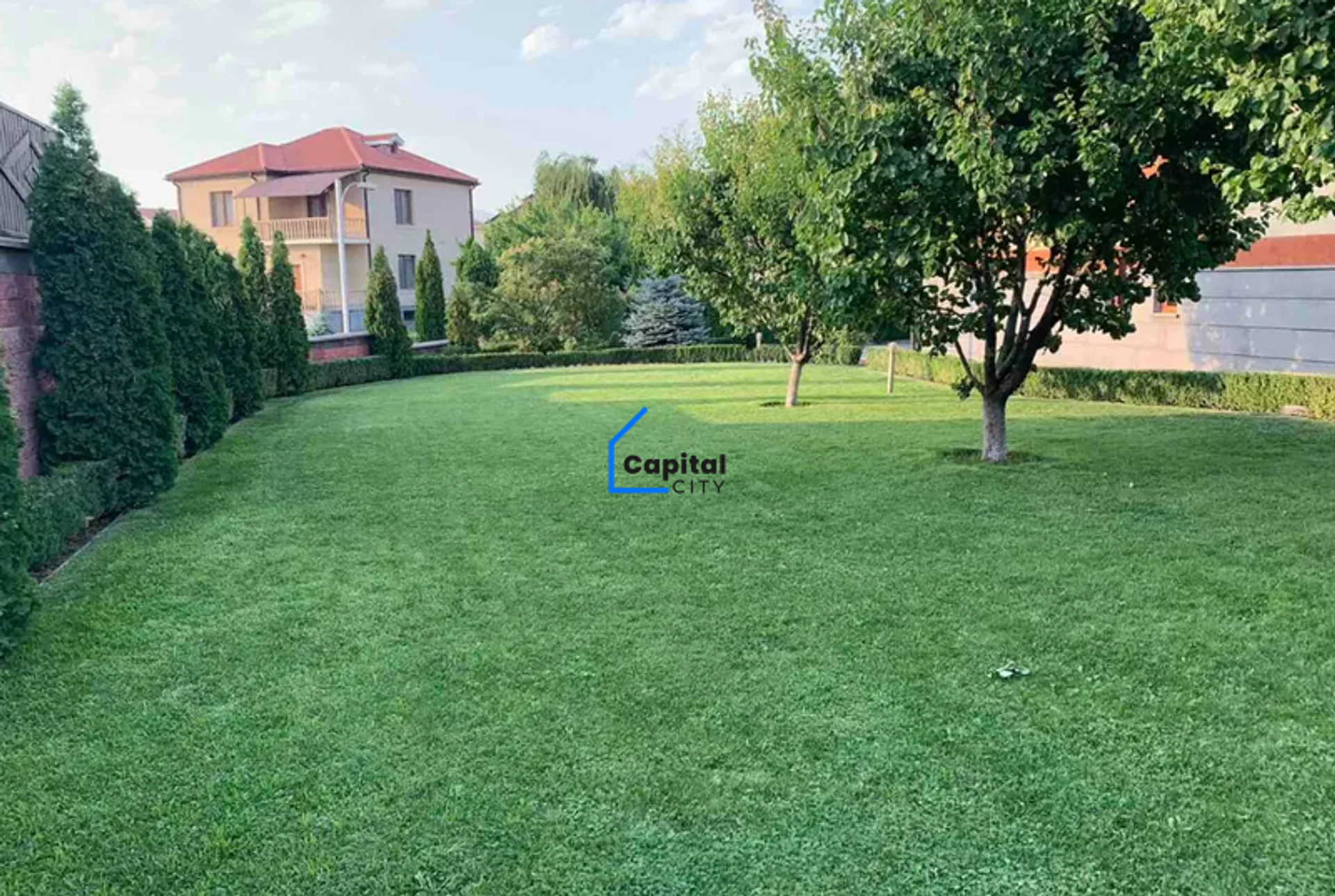 Նորակառույց 4 սենյականոց առանձնատուն վաճառքի վահագնի թաղամաս փողոցում, Աջափնյակում, Երևան