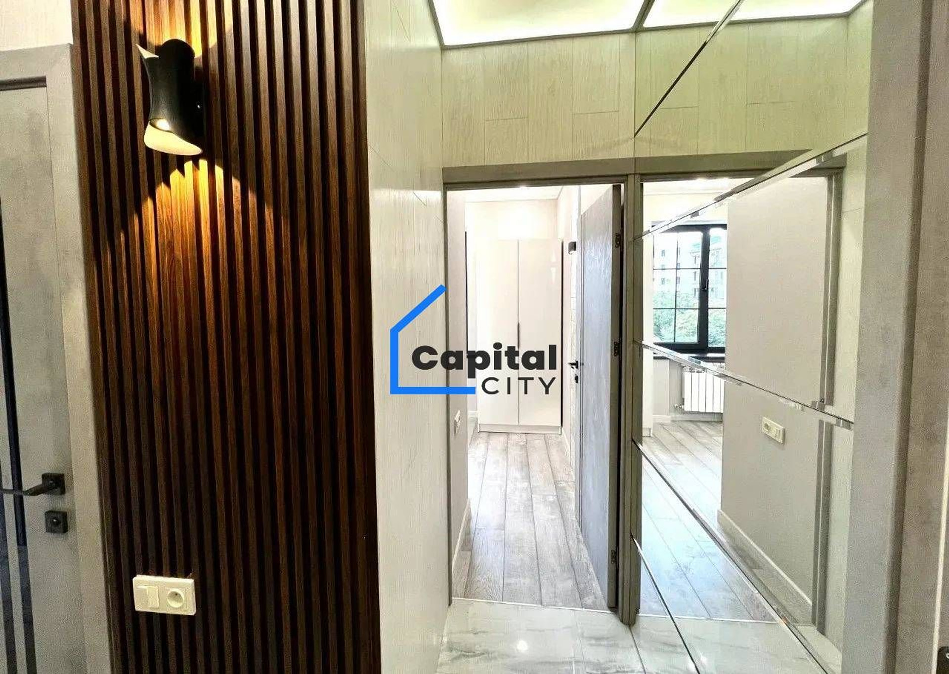 3 սենյականոց բնակարան վաճառքի Քրիստափորի փողոցում, Կենտրոնում, Երևան