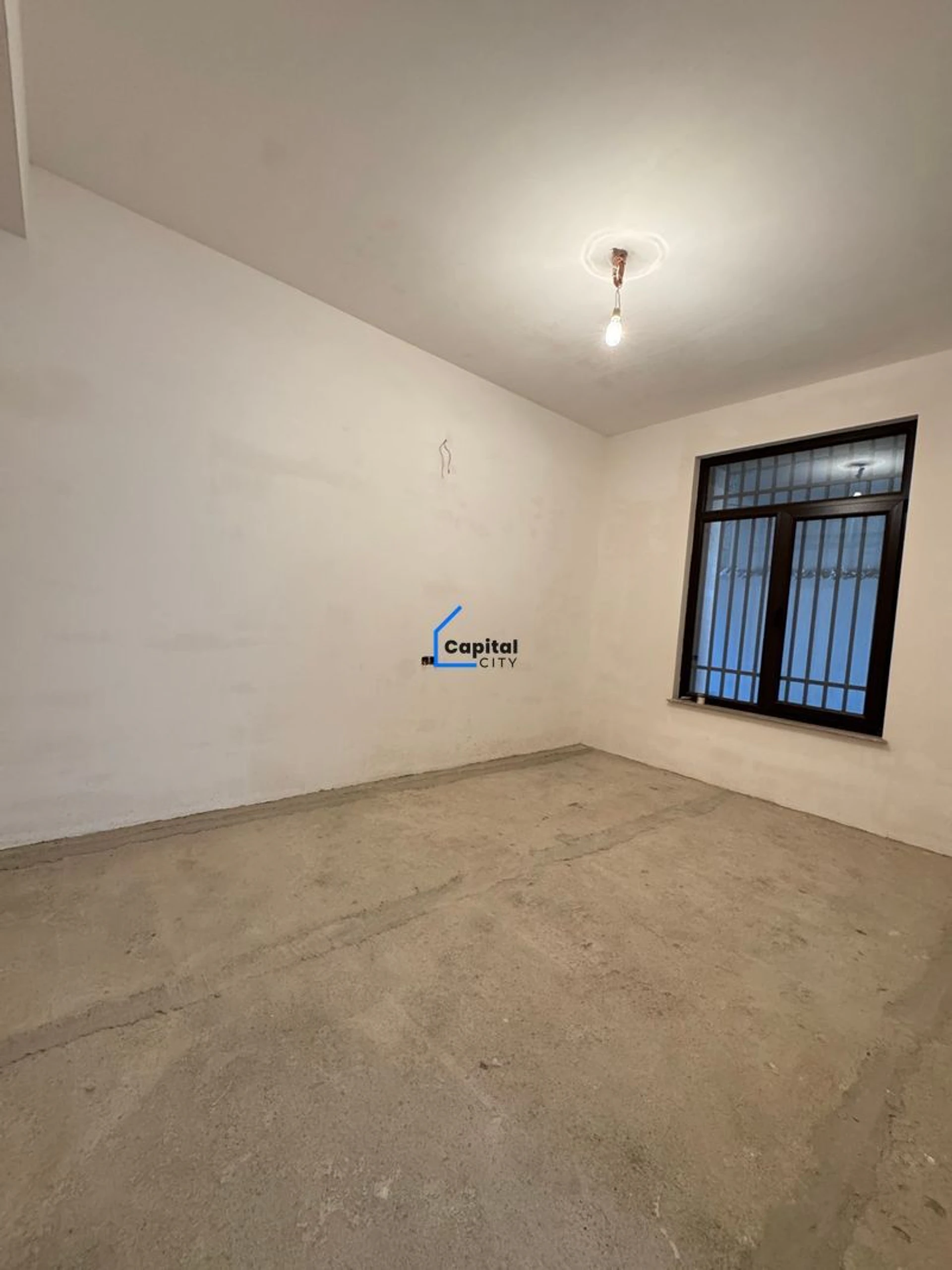 Կոմերցիոն վաճառքի Verin Antarain փողոցում