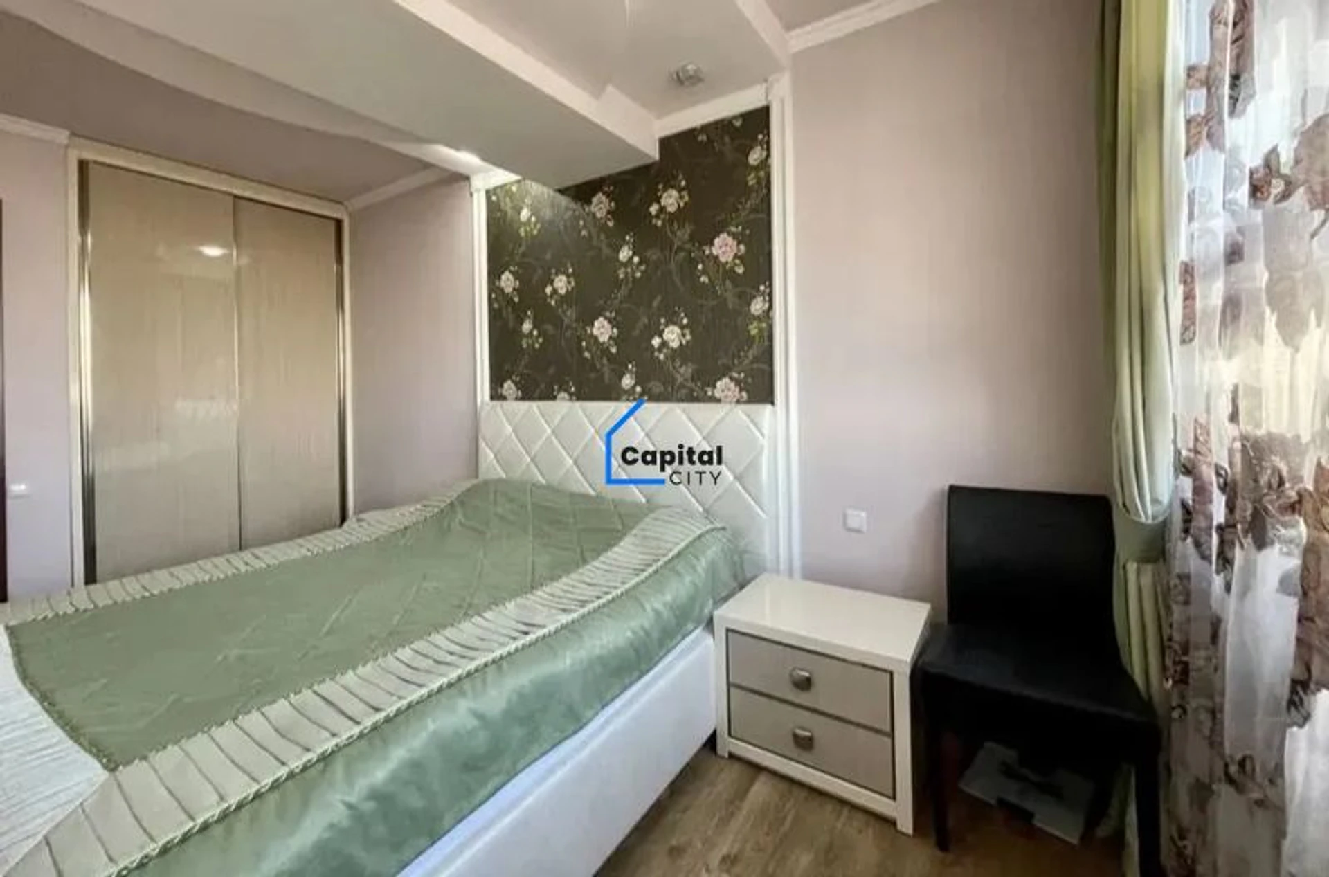 3 սենյականոց բնակարան վաճառքի Saryan St փողոցում, Կենտրոնում, Երևան