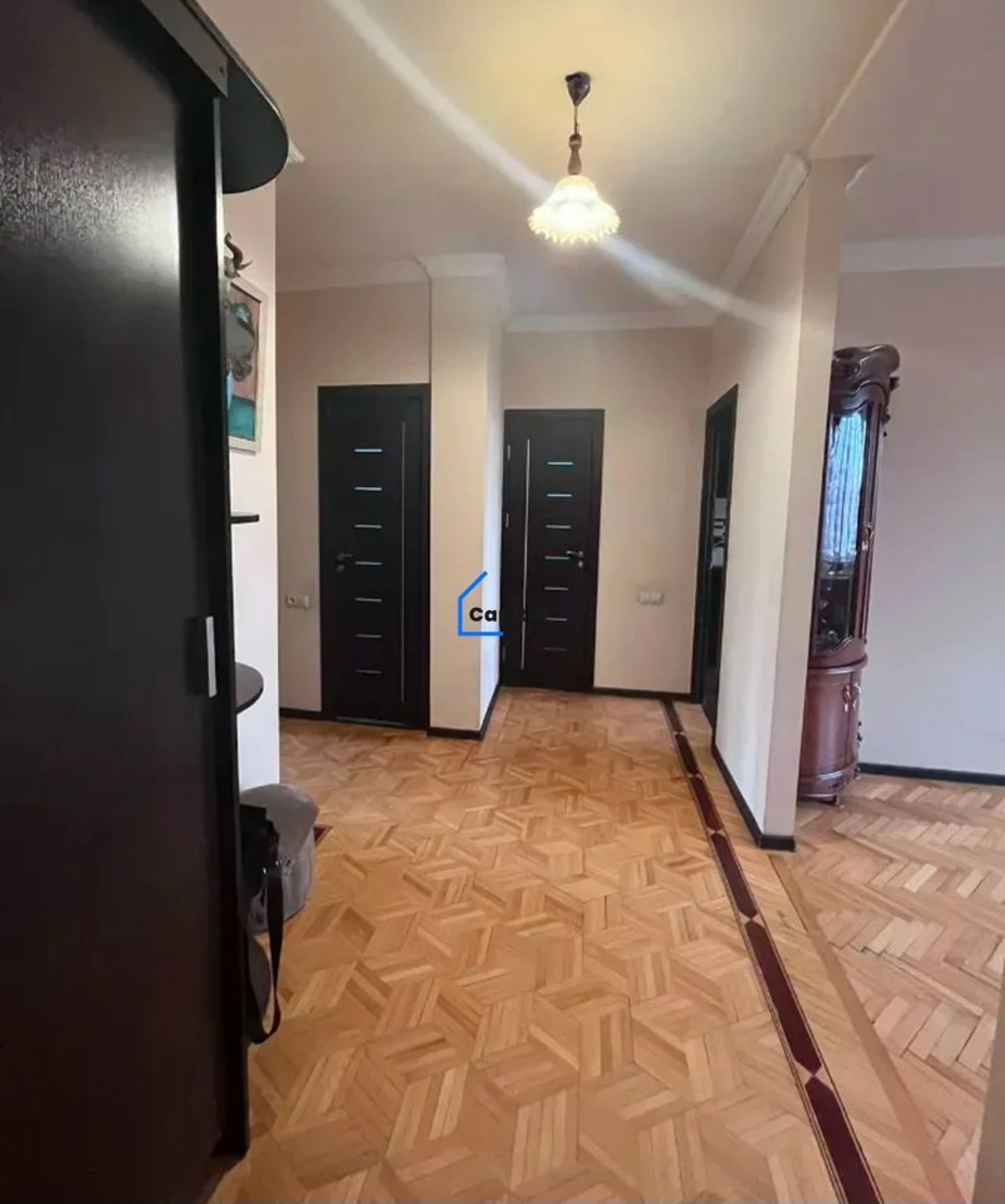 3 սենյականոց բնակարան վաճառքի Քաջազնունու փողոցում, Կենտրոնում, Երևան