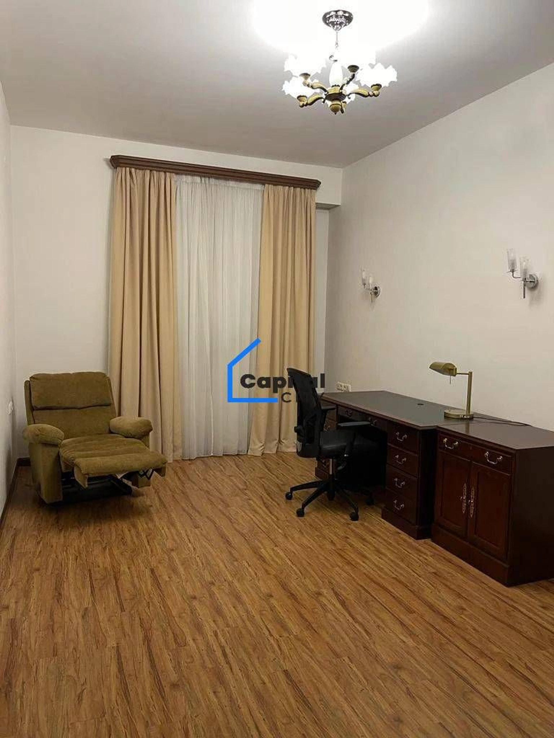 Տարածուն 4 սենյականոց բնակարան վաճառքի Ամիրյան փողոցում, Կենտրոնում, Երևան