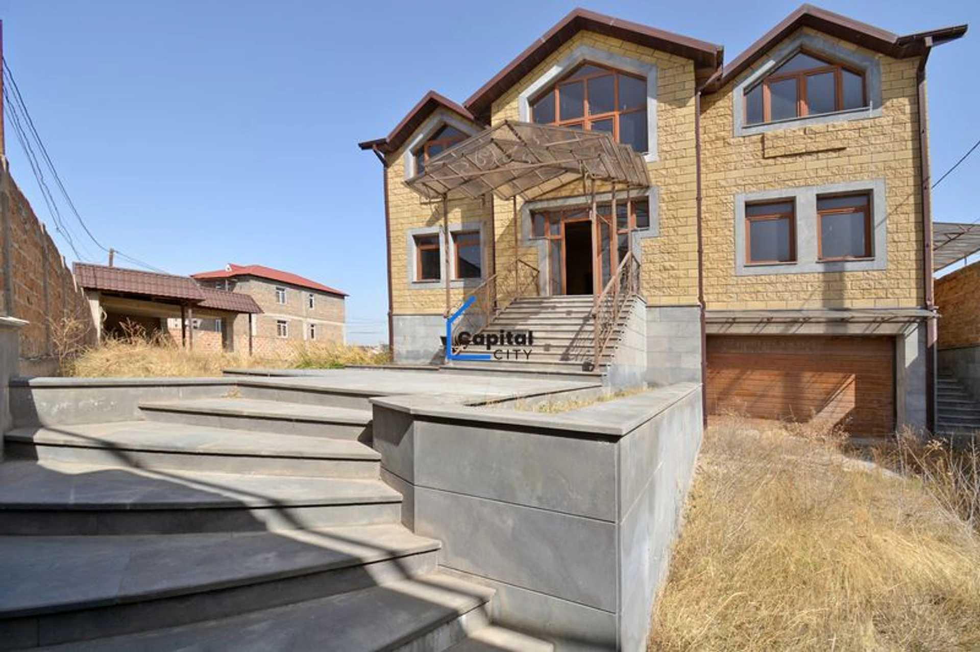 Տարածուն 5 սենյականոց առանձնատուն վաճառքի Մոլդովական փողոցում, Նոր Նորքում, Երևան