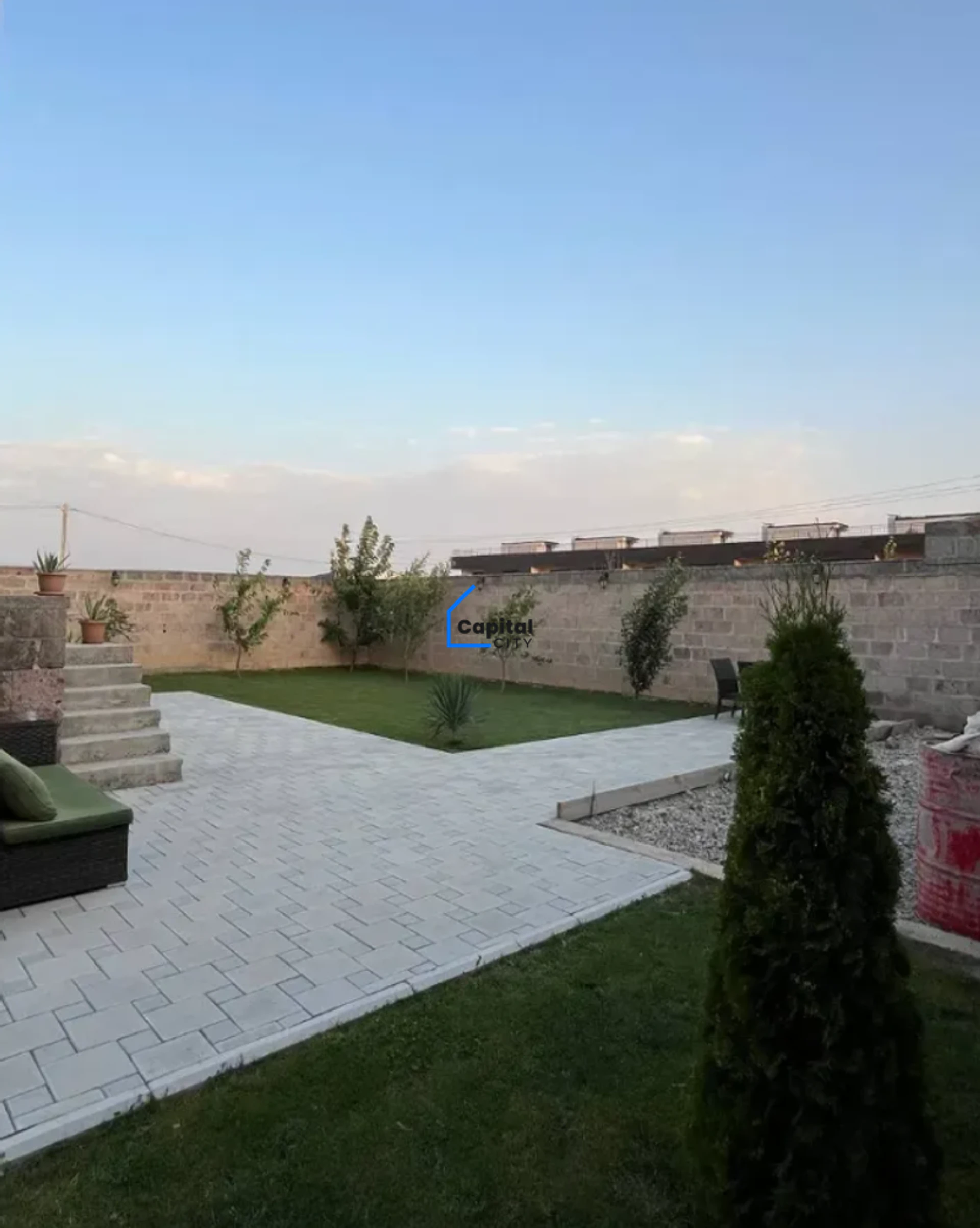 Տարածուն 6 սենյականոց առանձնատուն վաճառքի 36/1 նրբանցք փողոցում, Զովունիում