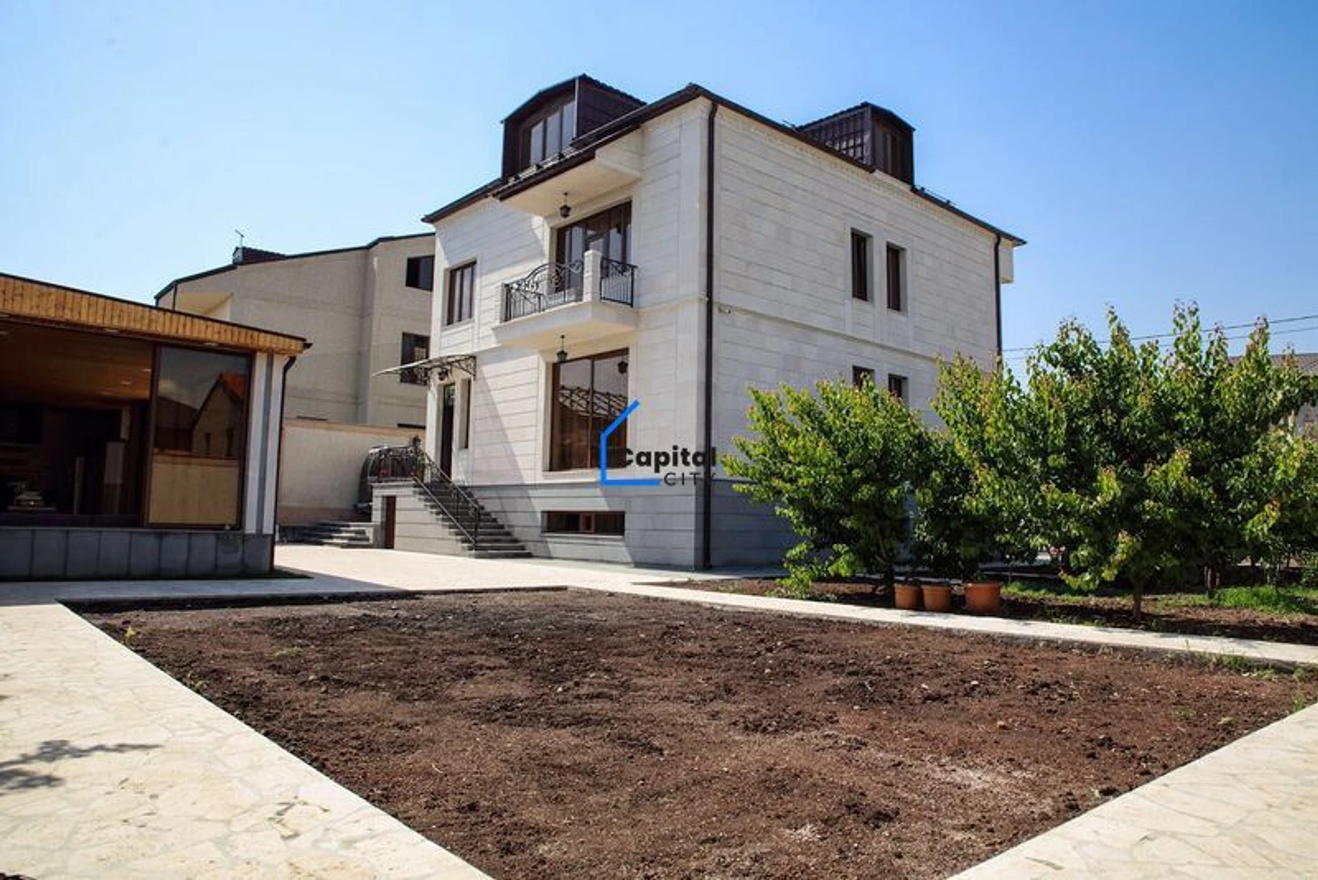 Տարածուն 7 սենյականոց առանձնատուն վաճառքի G1 փողոցում, Աջափնյակում, Երևան