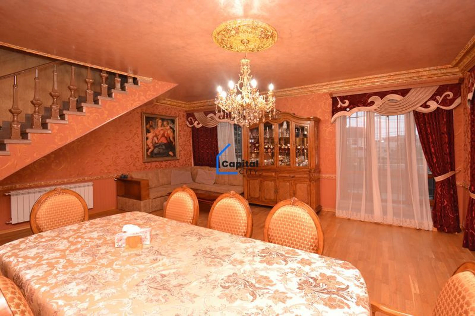 Տարածուն 7 սենյականոց առանձնատուն վաճառքի Kamarak st փողոցում, Քանաքեռ - Զեյթունում, Երևան