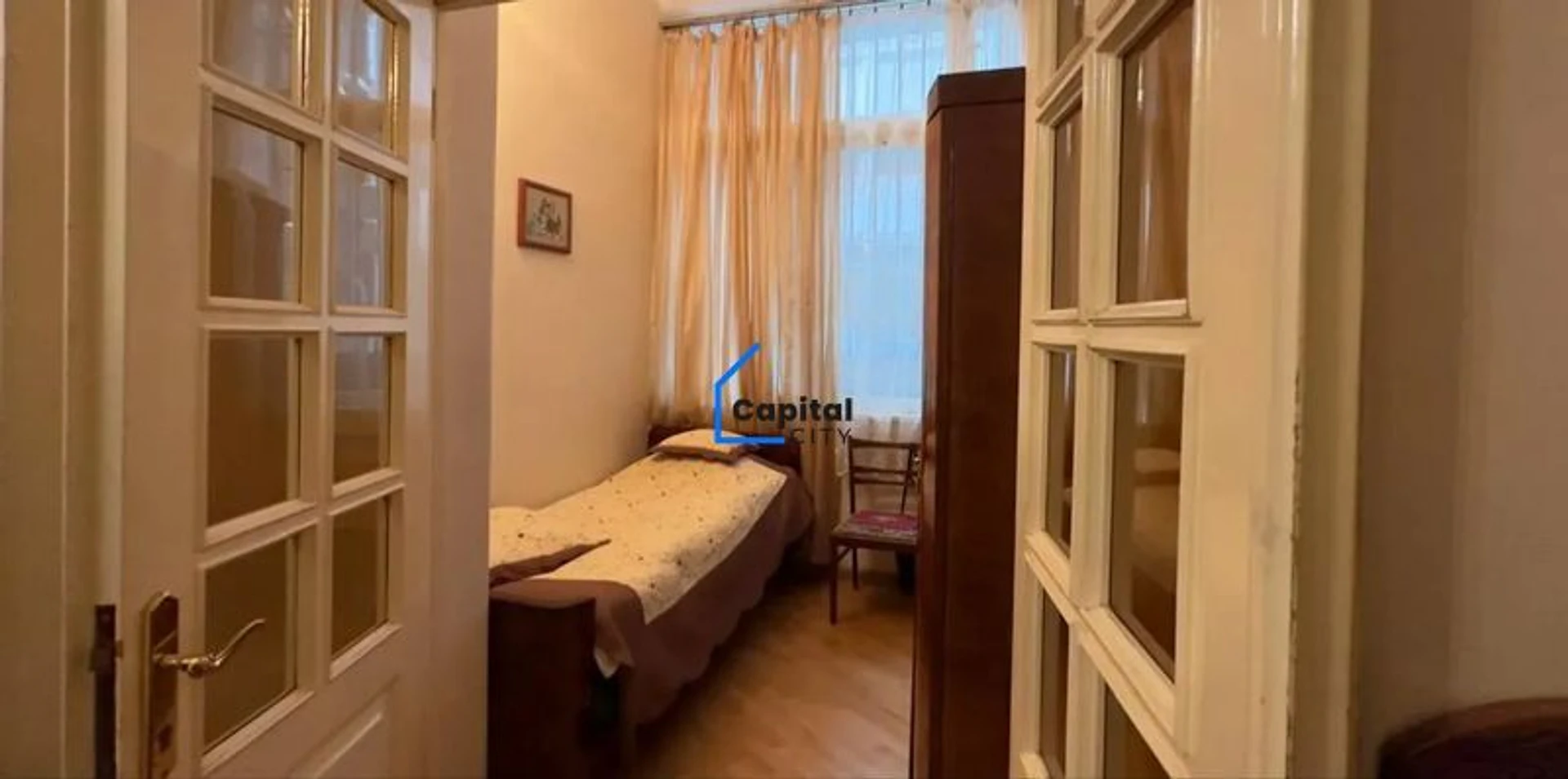 3 սենյականոց բնակարան վաճառքի Մաշտոցի փողոցում, Կենտրոնում, Երևան, 83 մ², 1/5 հարկ, քարե, լավ