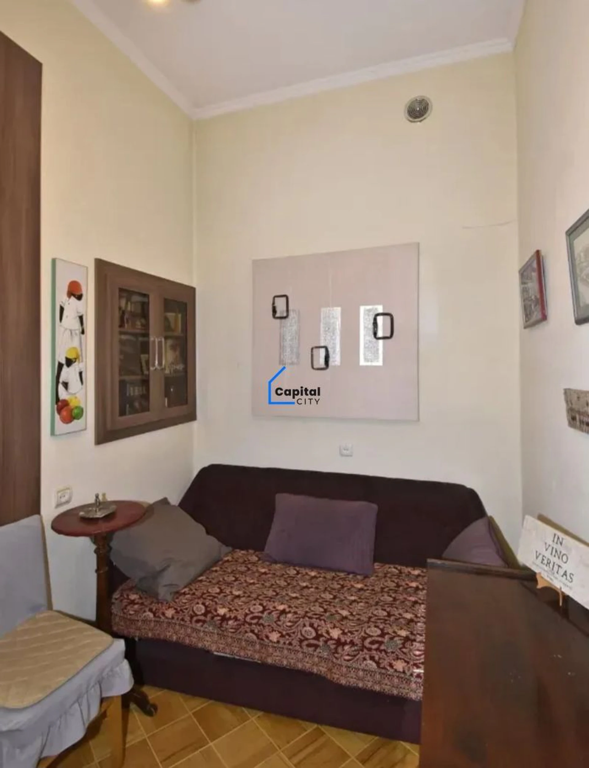 2 սենյականոց բնակարան վաճառքի Վարդանանց փողոցում, Կենտրոնում, Երևան, 60 մ², 2/4 հարկ, քարե, լավ