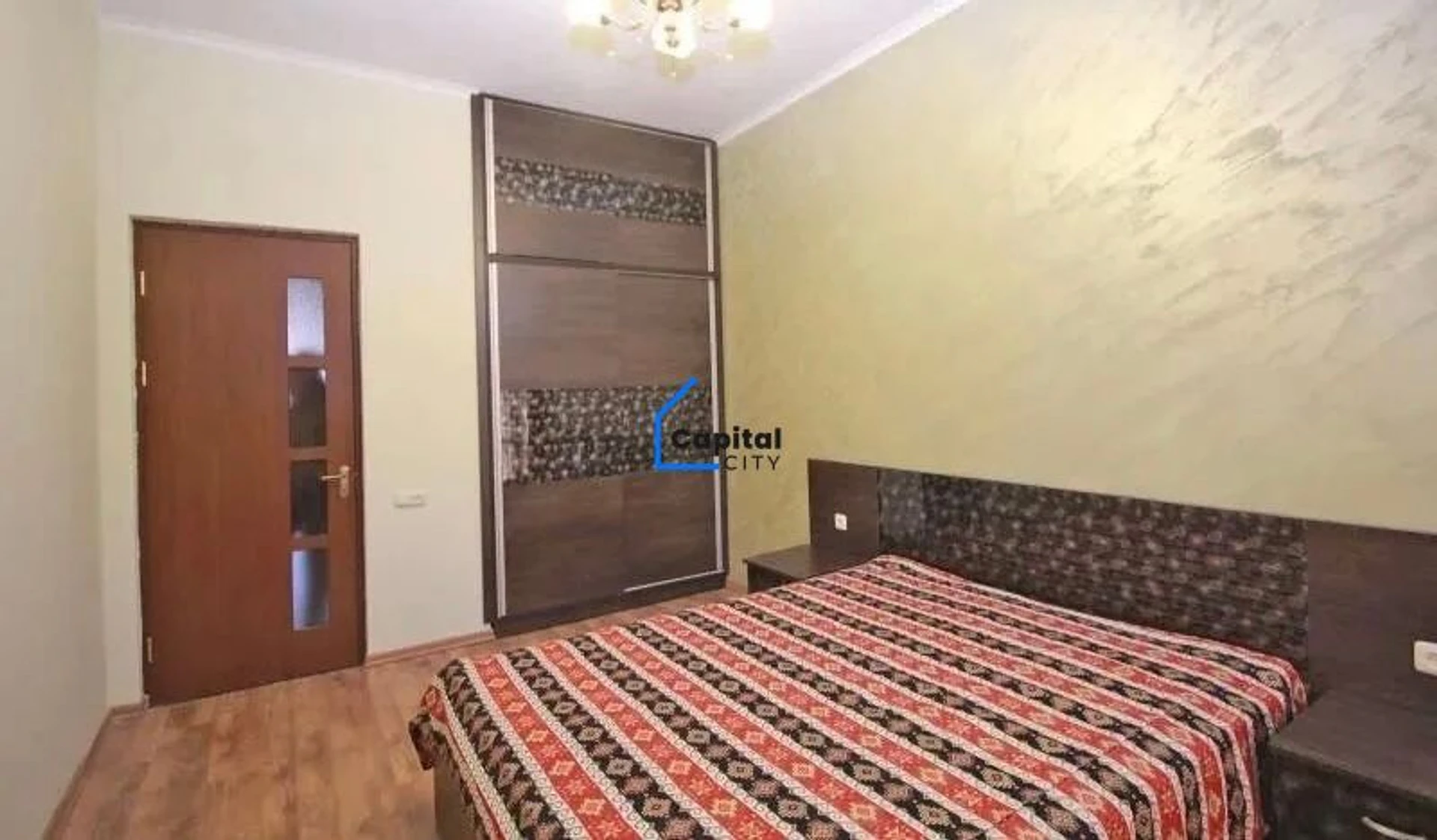 2 սենյականոց բնակարան վաճառքի Ամիրյան փողոցում, Կենտրոնում, Երևան, 69 մ², քարե, վերանորոգված