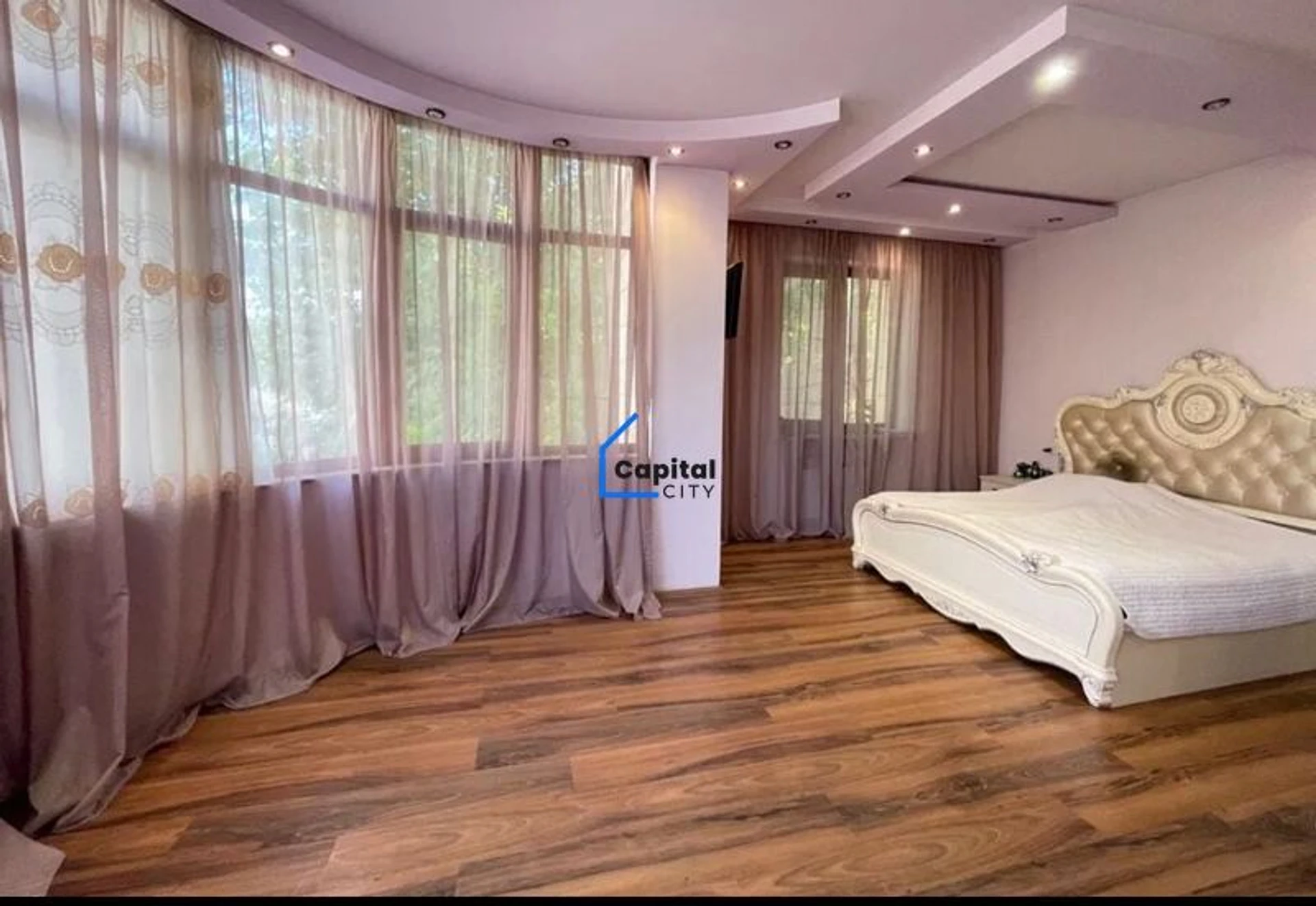 Նորակառույց 5 սենյականոց առանձնատուն վարձակալության Մարշալ Բաբաջանյանի փողոցում, Ավանում, Երևան