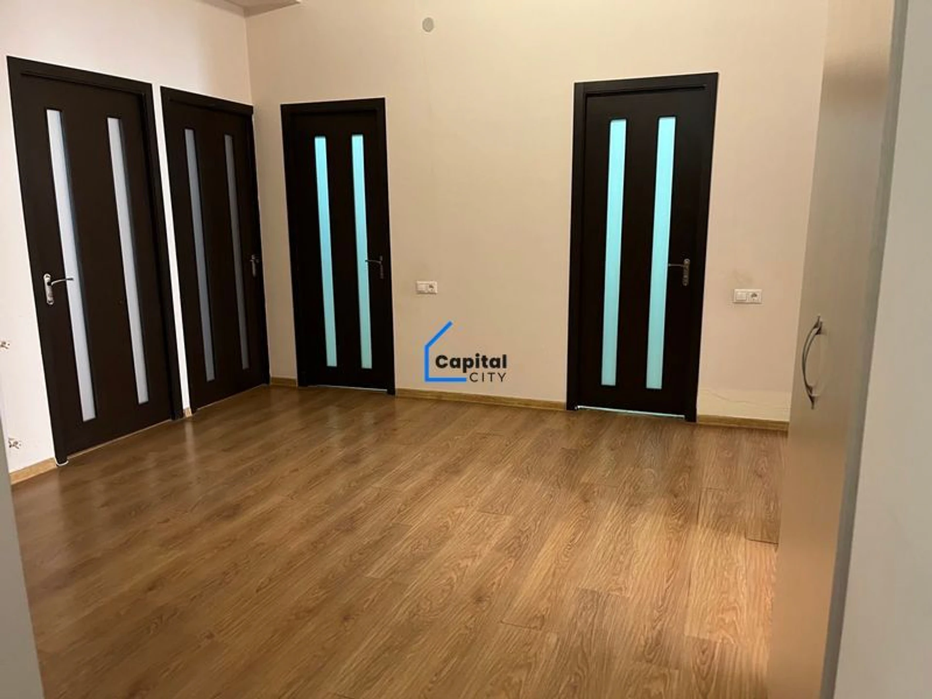 Վարձով է տրվում 3 սենյականոց բնակարան