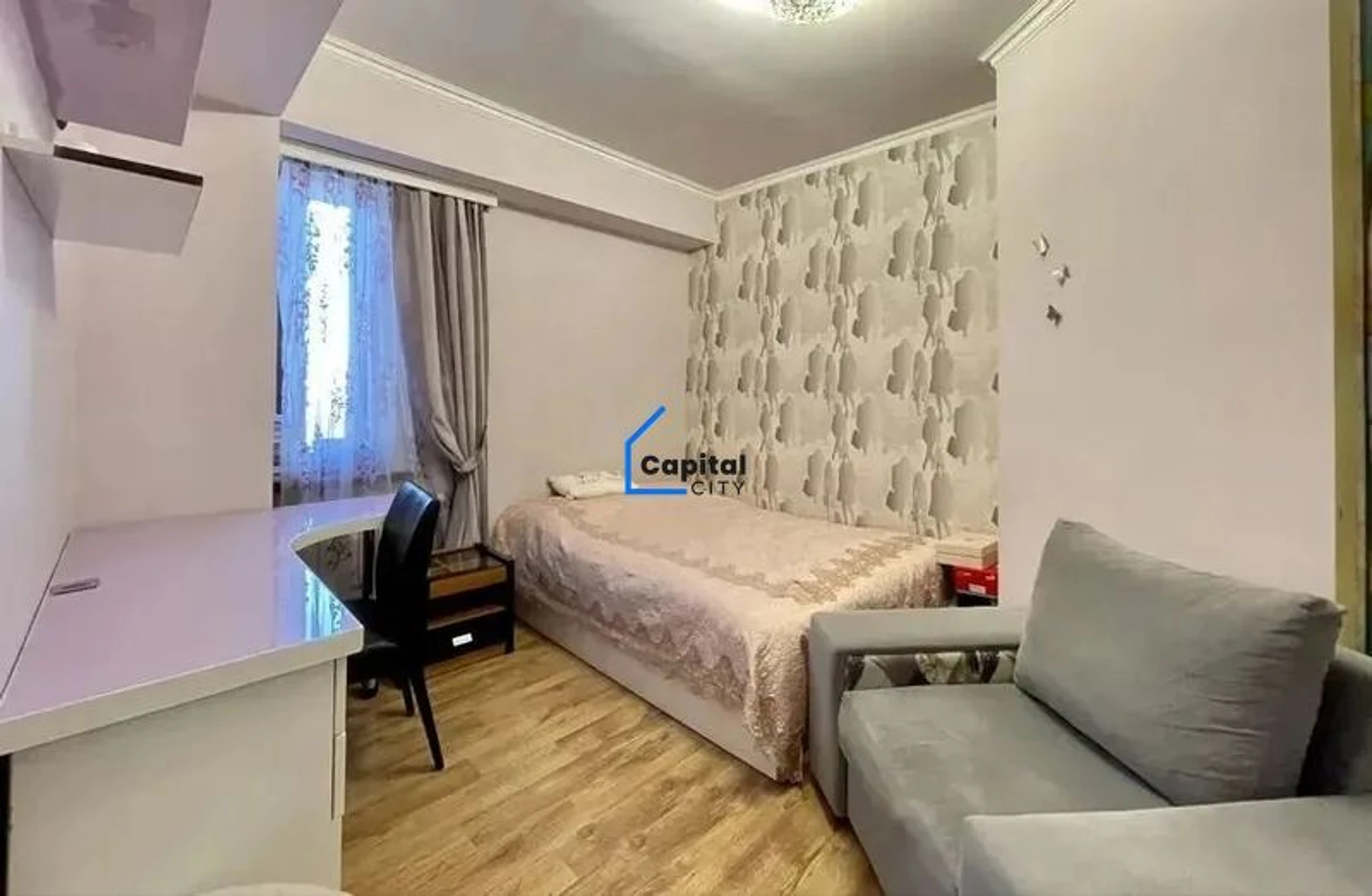 3 սենյականոց բնակարան վաճառքի Saryan St փողոցում, Կենտրոնում, Երևան